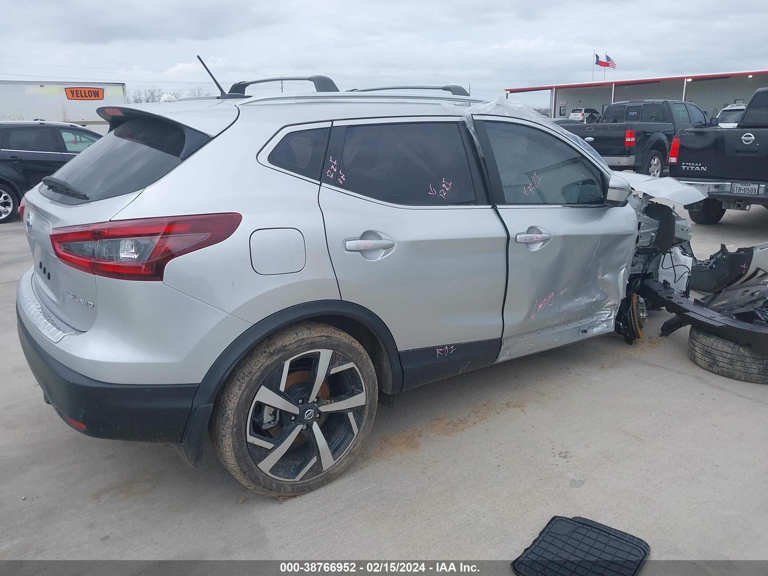 Photo 3 VIN: JN1BJ1CW1NW497112 - NISSAN ROGUE 