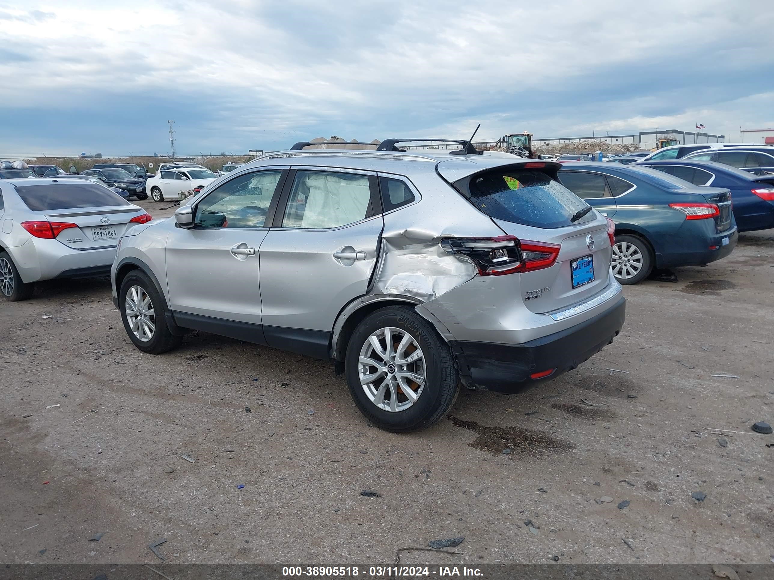 Photo 2 VIN: JN1BJ1CW9LW386093 - NISSAN ROGUE 