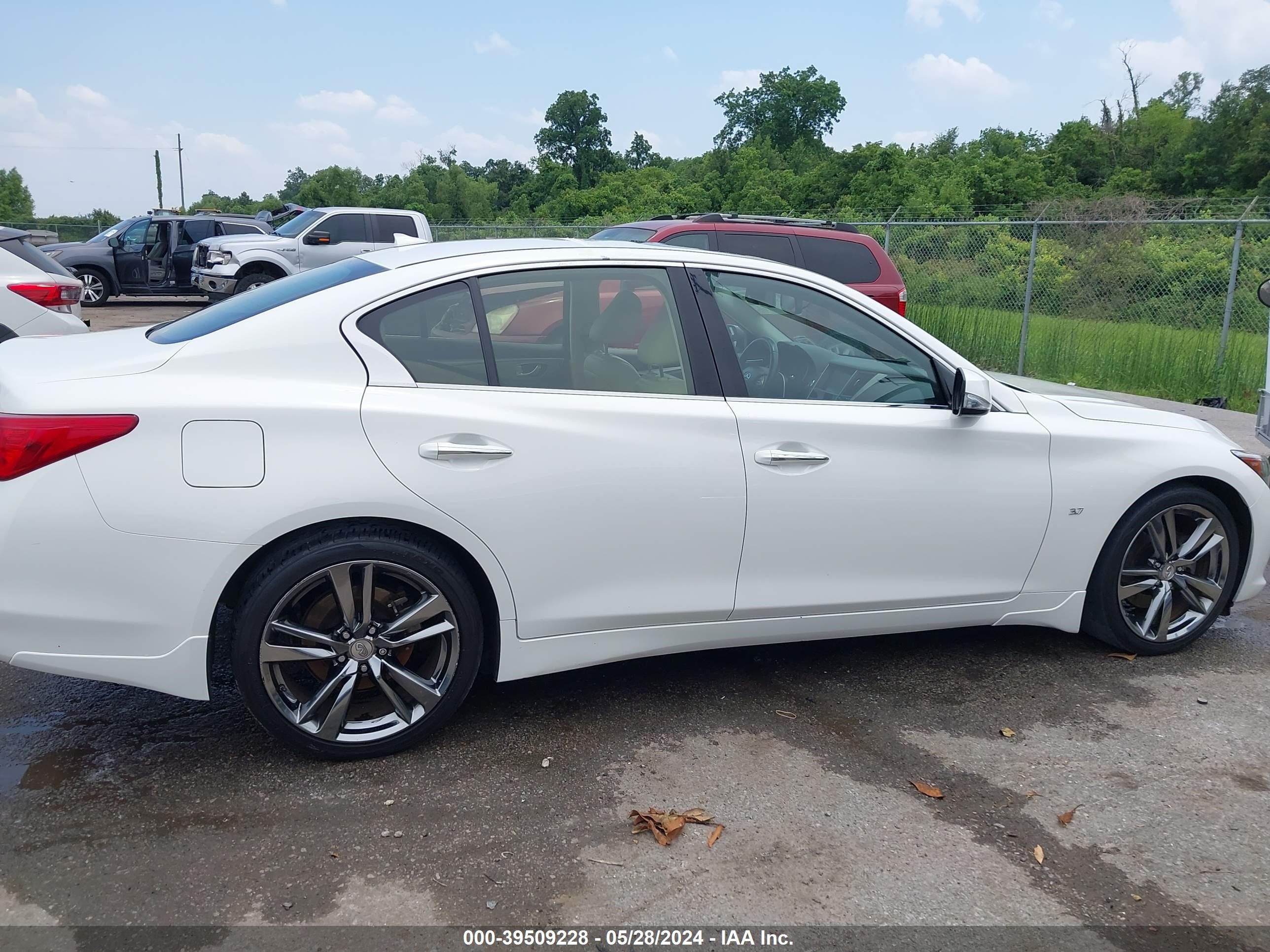 Photo 12 VIN: JN1BV7AP6FM353538 - INFINITI Q50 