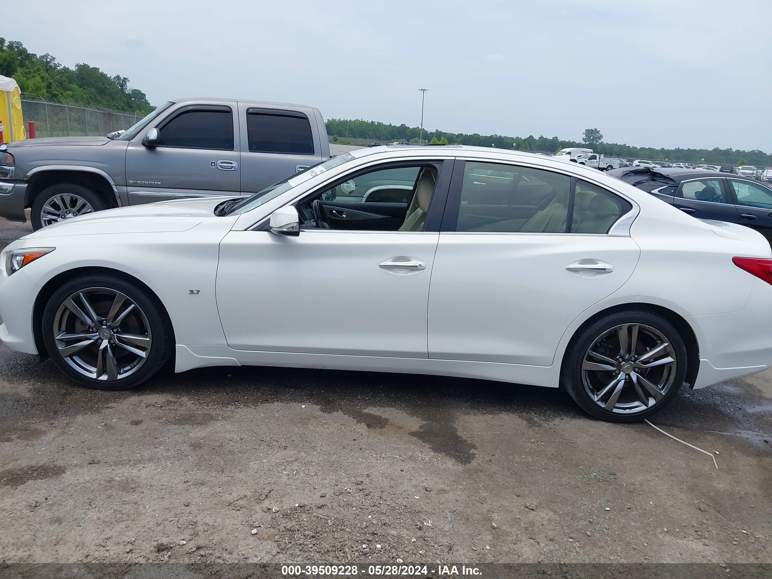 Photo 13 VIN: JN1BV7AP6FM353538 - INFINITI Q50 