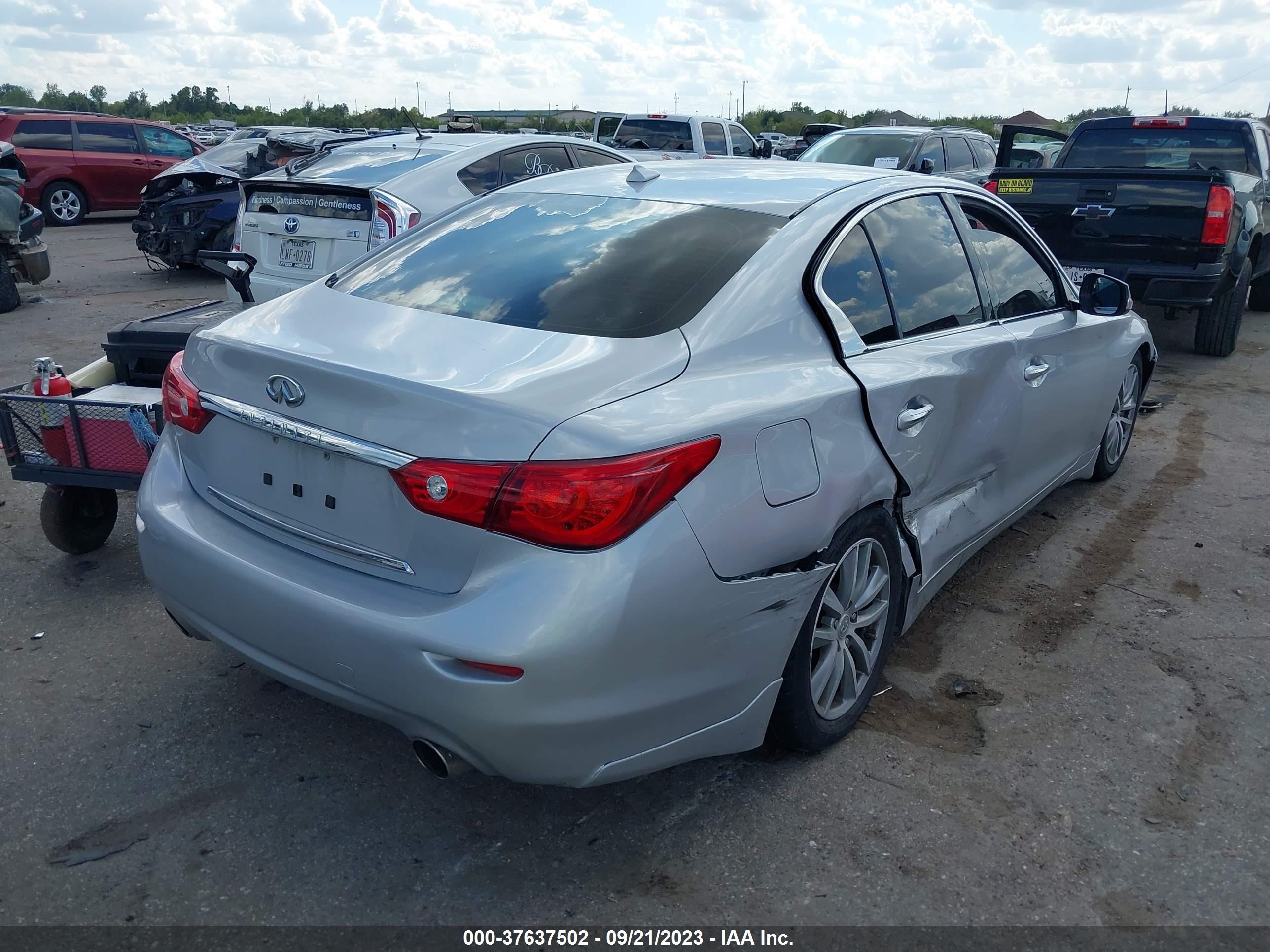 Photo 3 VIN: JN1BV7AP8FM341908 - INFINITI Q50 