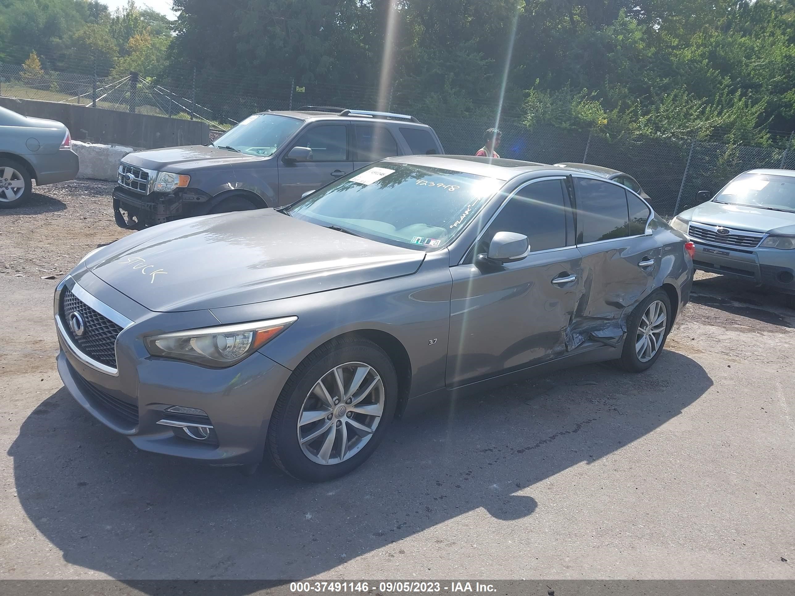 Photo 1 VIN: JN1BV7AR1FM423948 - INFINITI Q50 