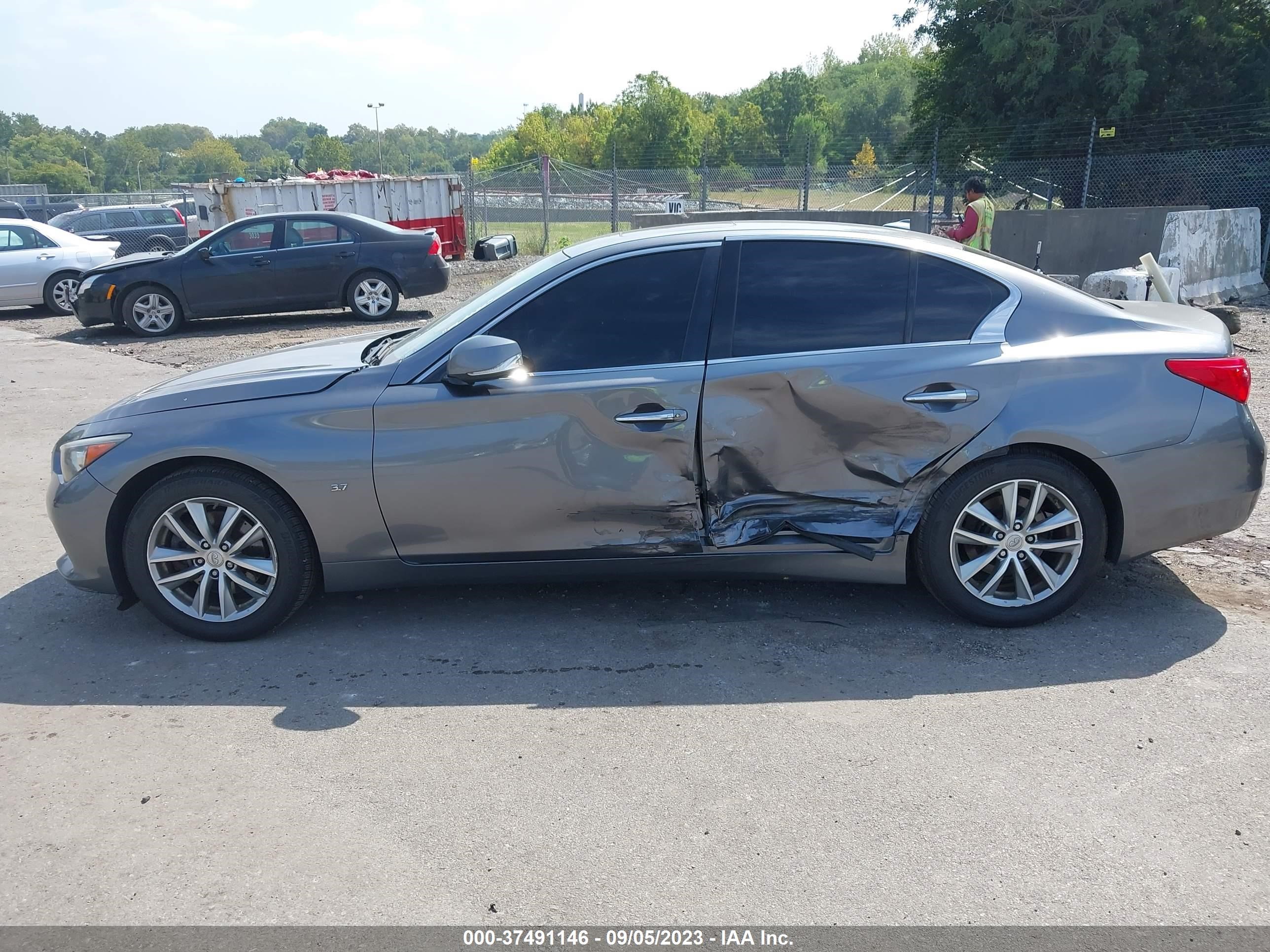 Photo 13 VIN: JN1BV7AR1FM423948 - INFINITI Q50 