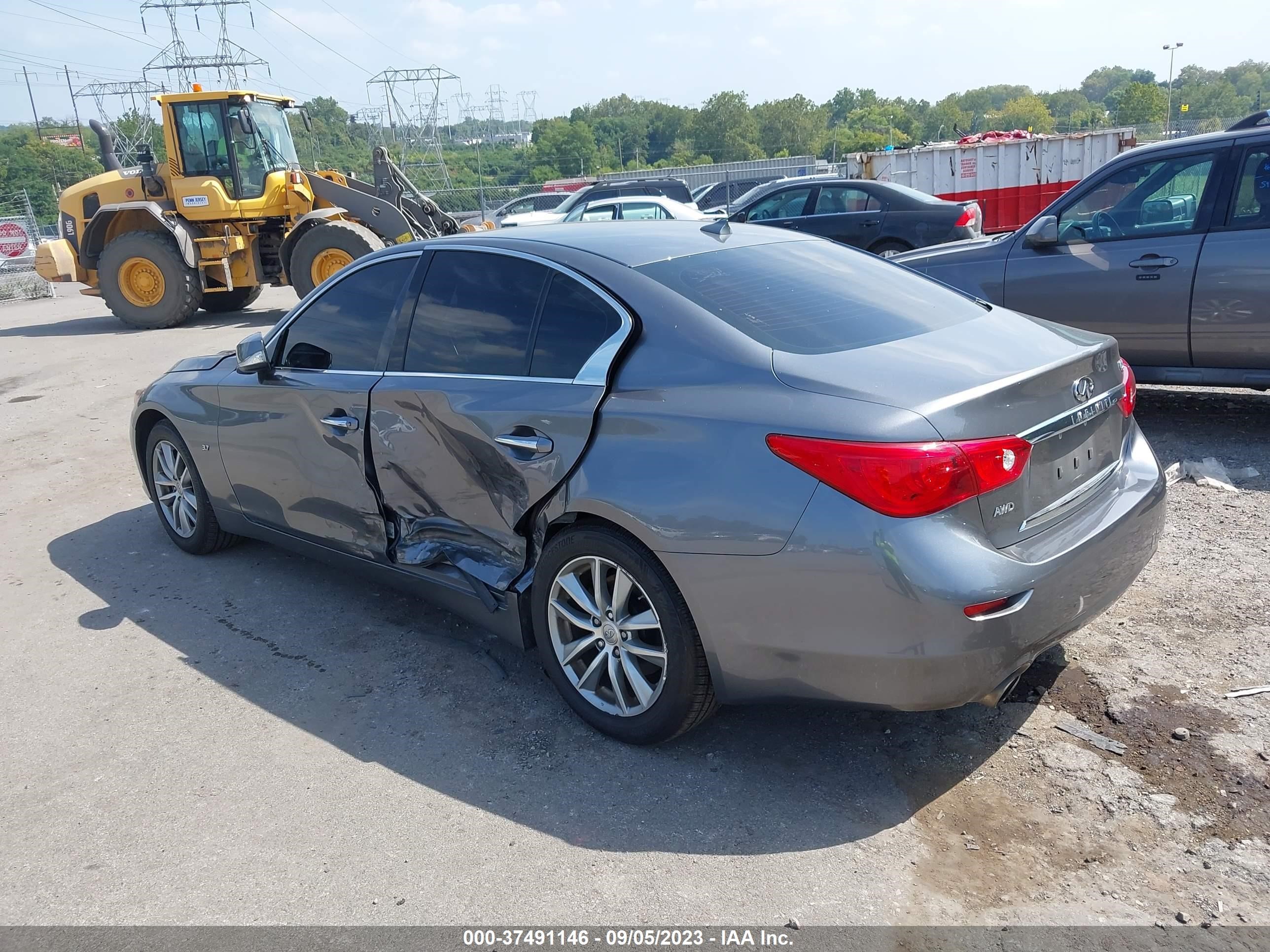 Photo 2 VIN: JN1BV7AR1FM423948 - INFINITI Q50 