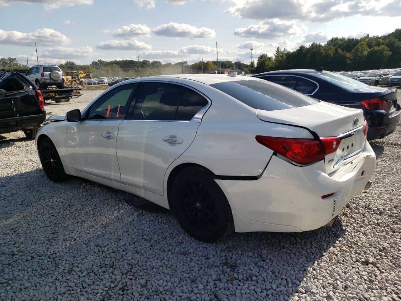 Photo 1 VIN: JN1BV7AR4FM404102 - INFINITI Q50 