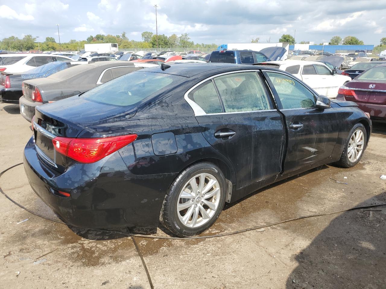 Photo 2 VIN: JN1BV7AR5FM399816 - INFINITI Q50 