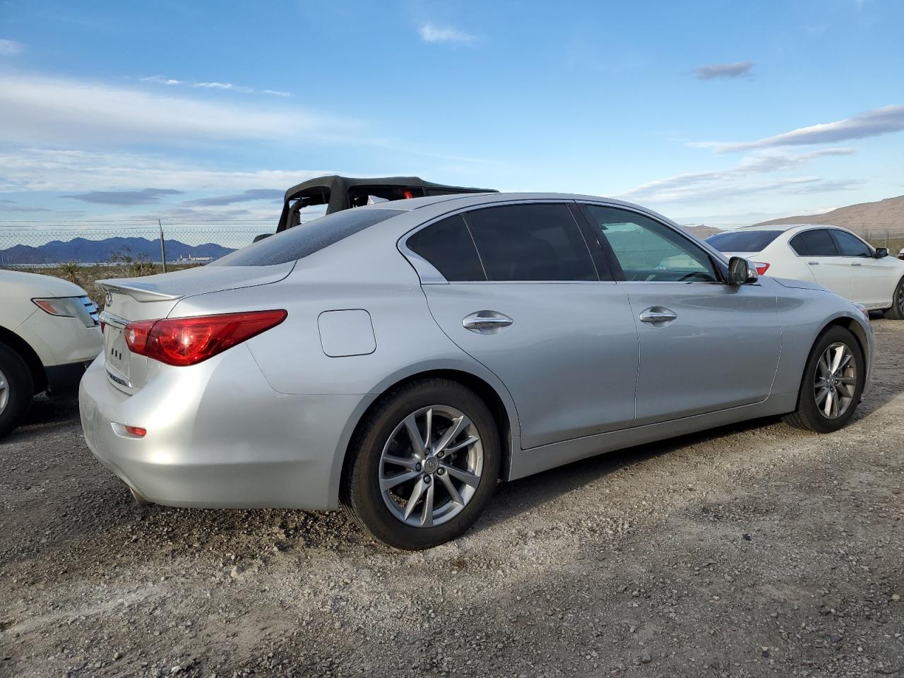 Photo 2 VIN: JN1BV7AR6FM419569 - INFINITI Q50 