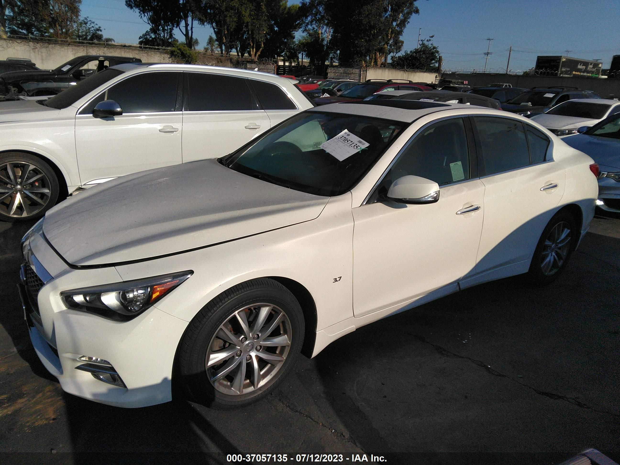 Photo 1 VIN: JN1BV7AR9FM415418 - INFINITI Q50 