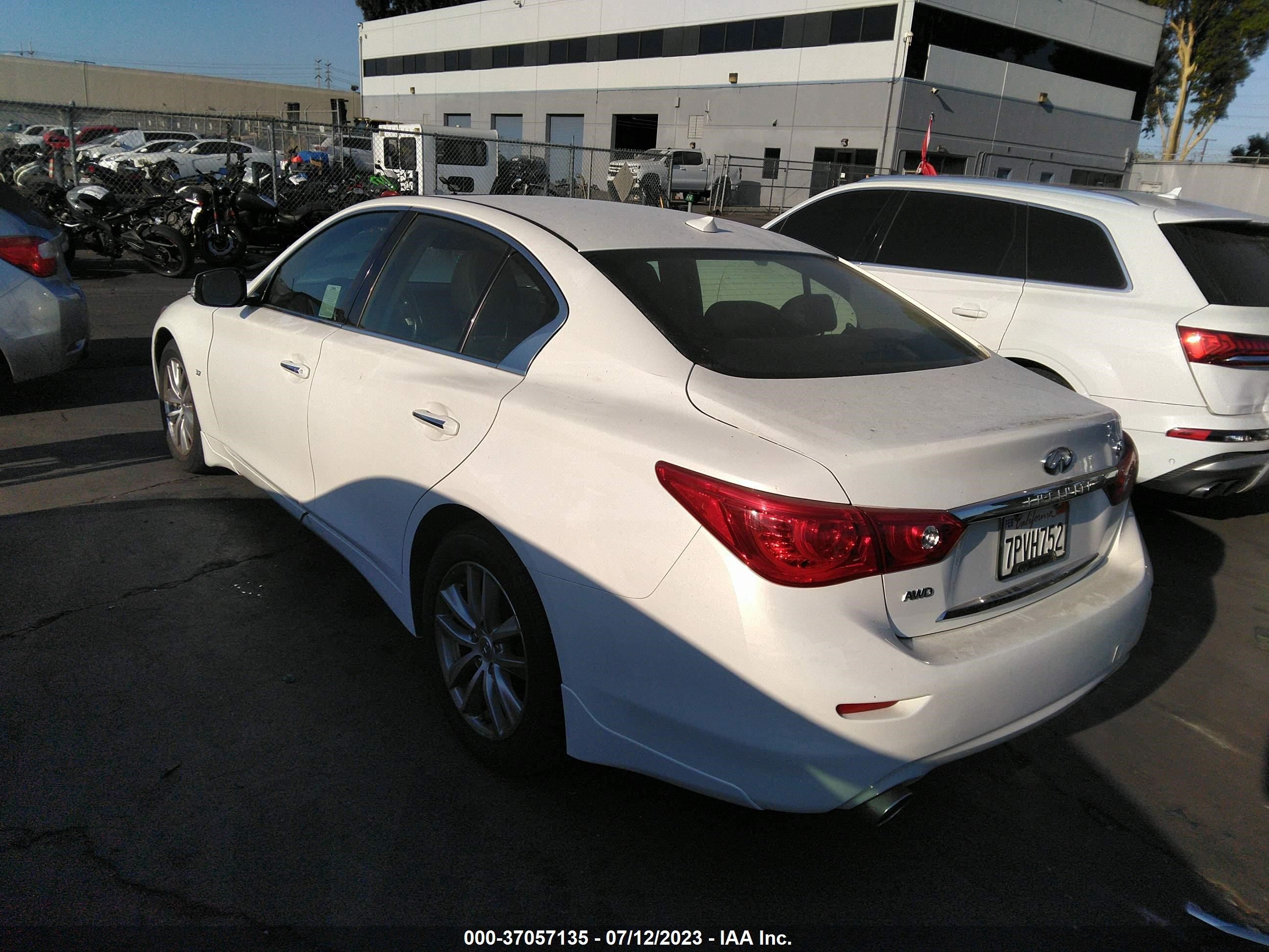 Photo 2 VIN: JN1BV7AR9FM415418 - INFINITI Q50 