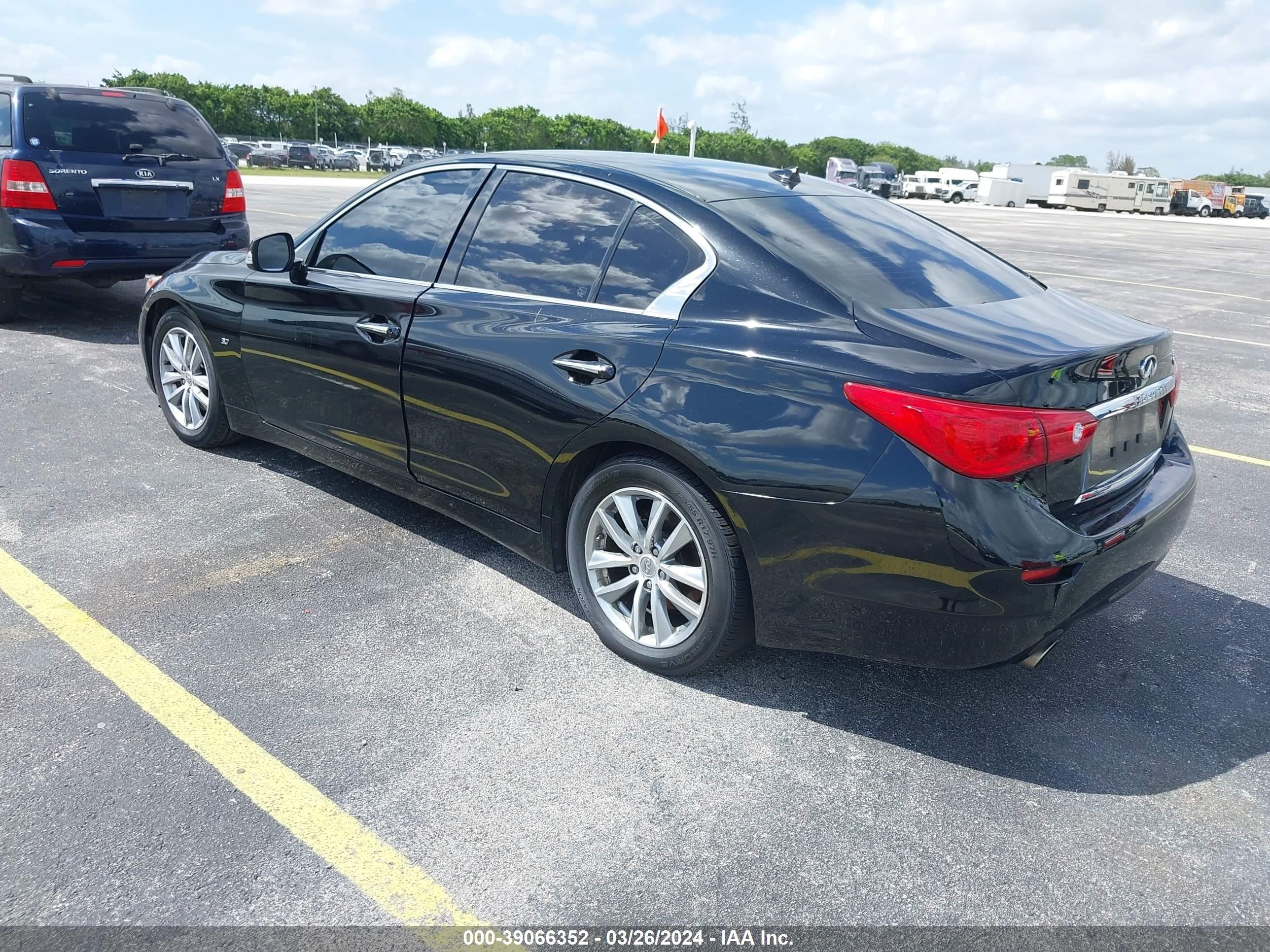 Photo 2 VIN: JN1BV7ARXFM399259 - INFINITI Q50 