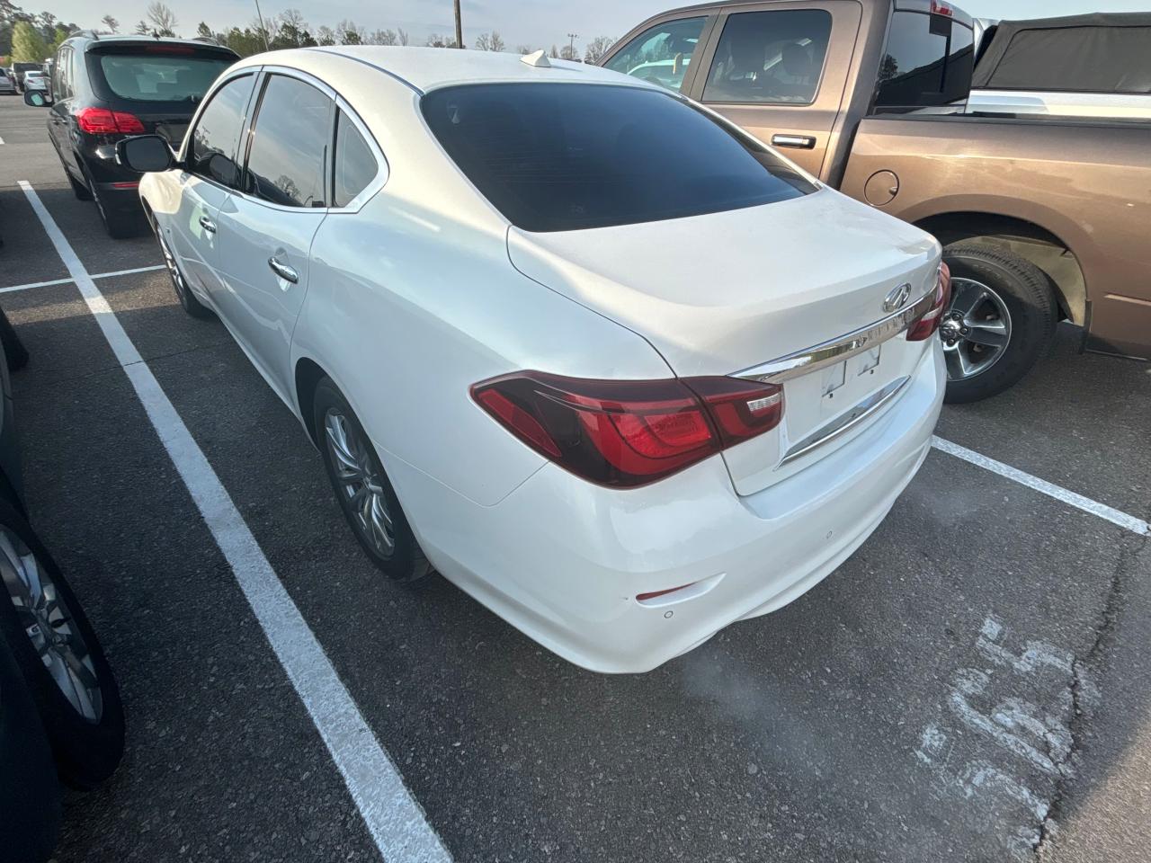 Photo 2 VIN: JN1BY1AP2FM540893 - INFINITI Q70 