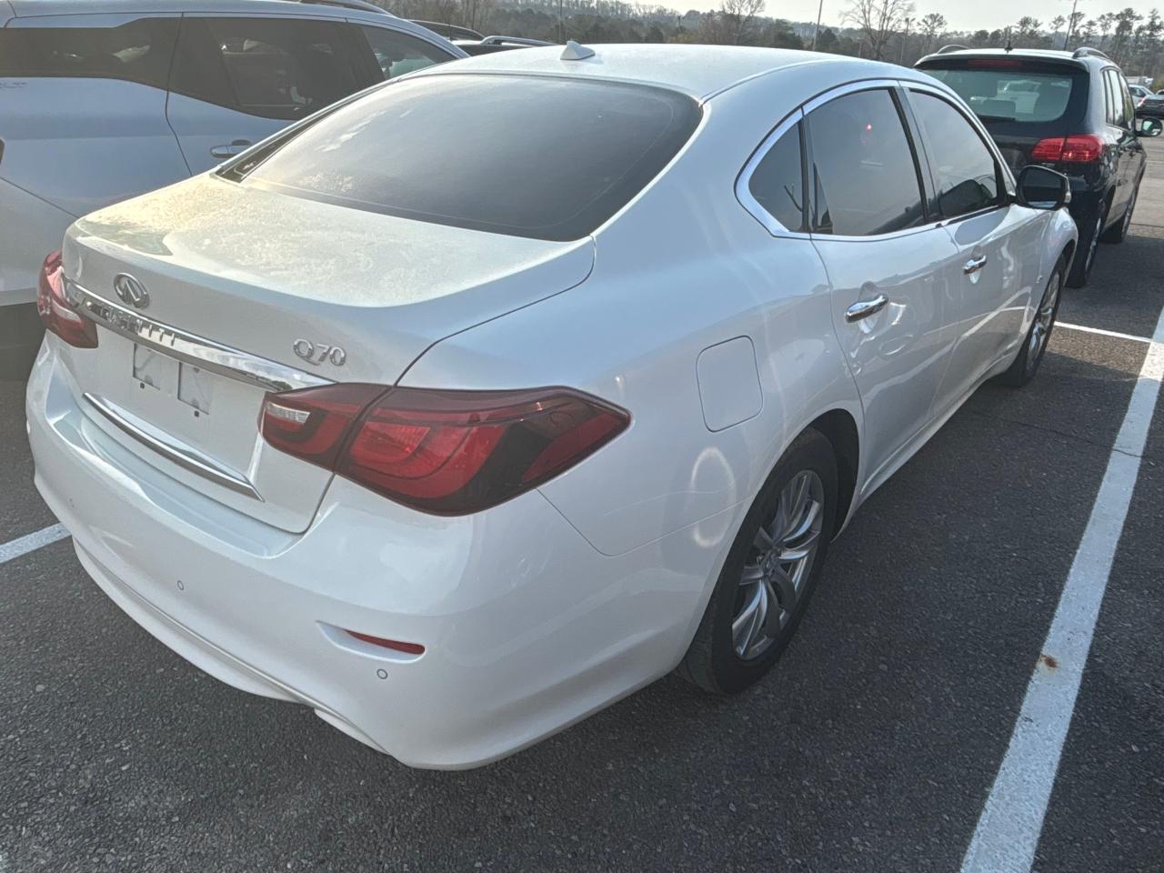 Photo 3 VIN: JN1BY1AP2FM540893 - INFINITI Q70 