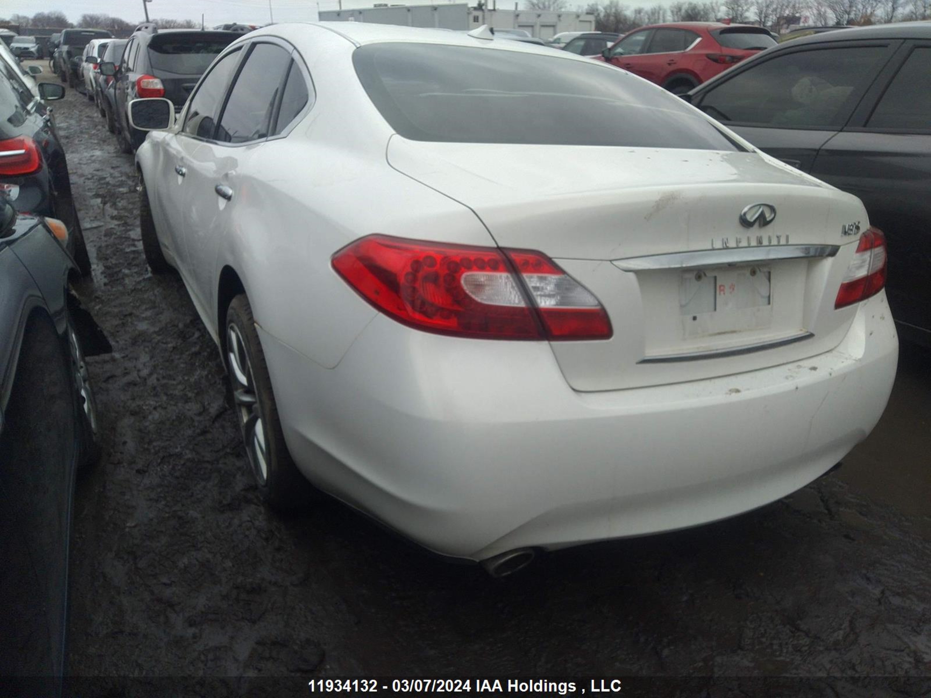 Photo 2 VIN: JN1BY1AP3CM330105 - INFINITI M 