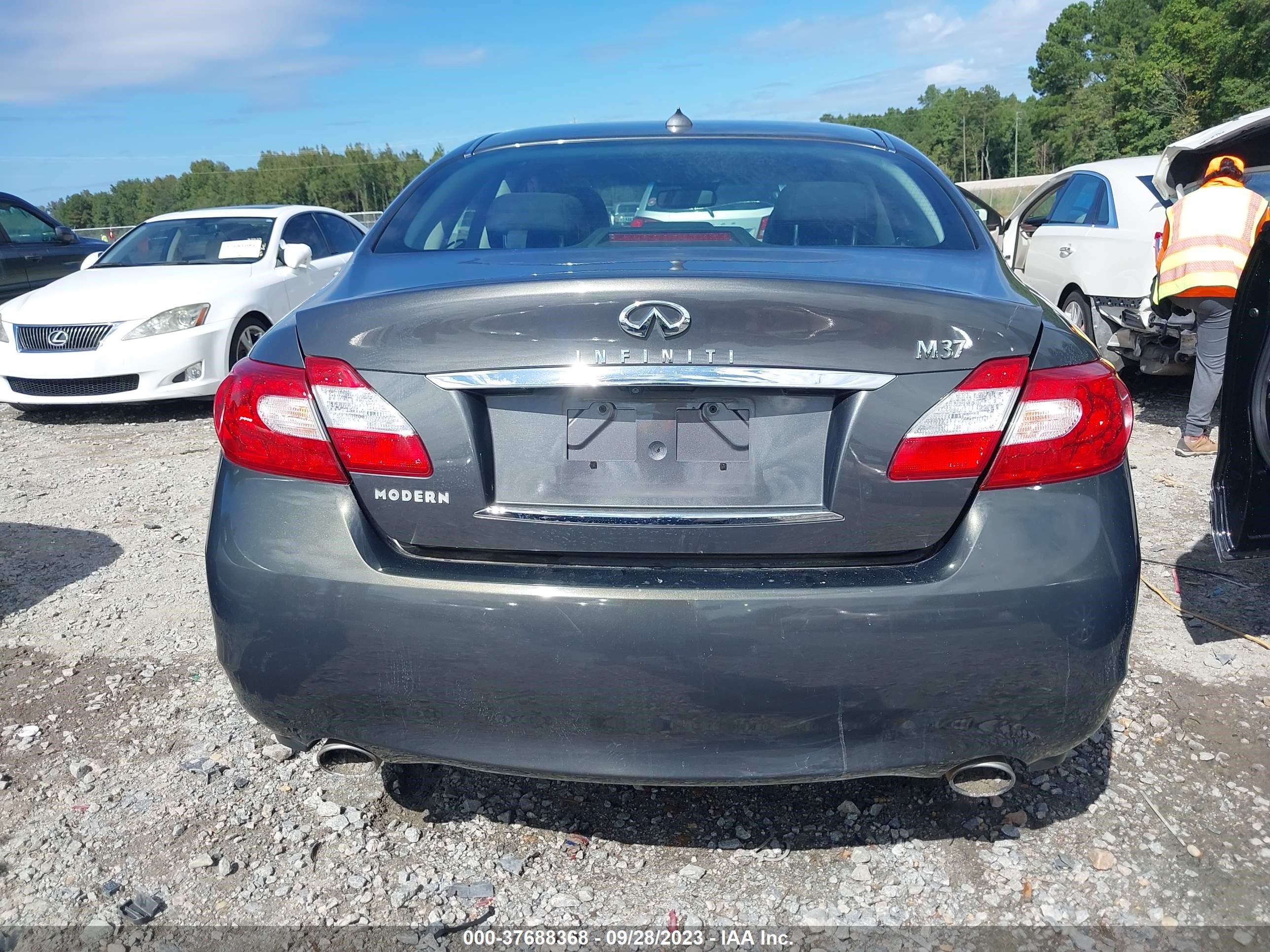 Photo 16 VIN: JN1BY1AP6CM334830 - INFINITI M 