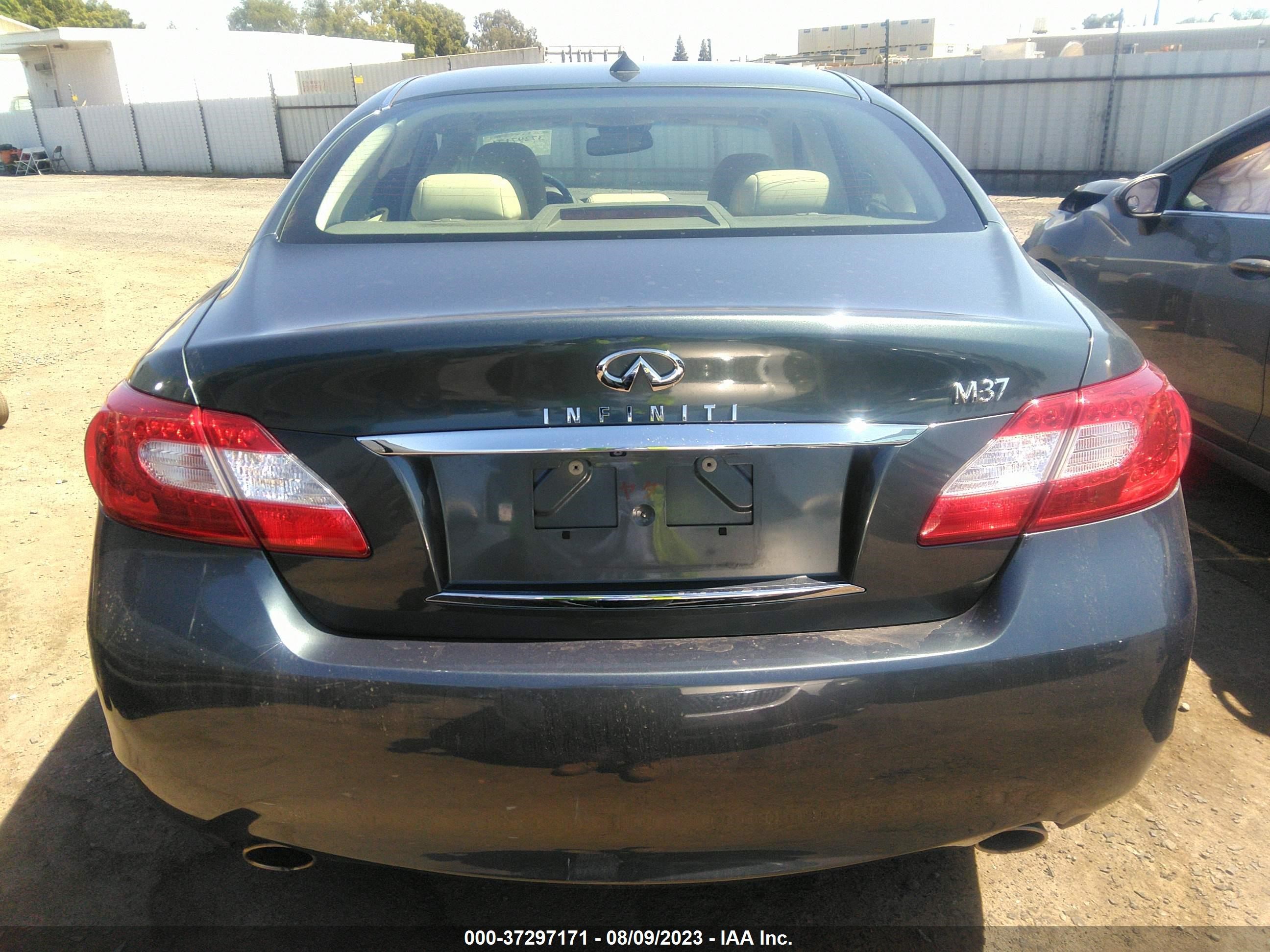 Photo 15 VIN: JN1BY1AP7CM330009 - INFINITI M 