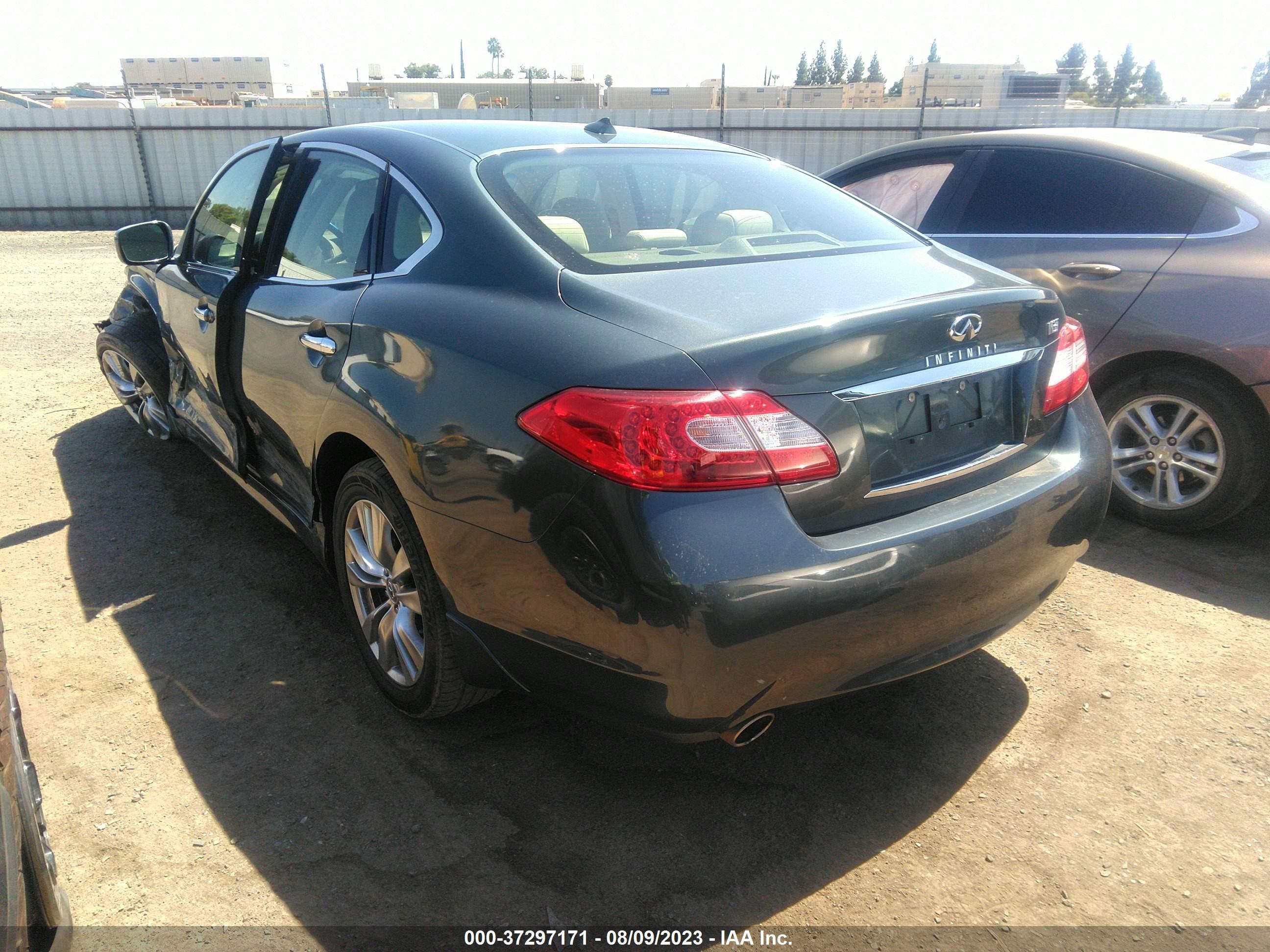 Photo 2 VIN: JN1BY1AP7CM330009 - INFINITI M 