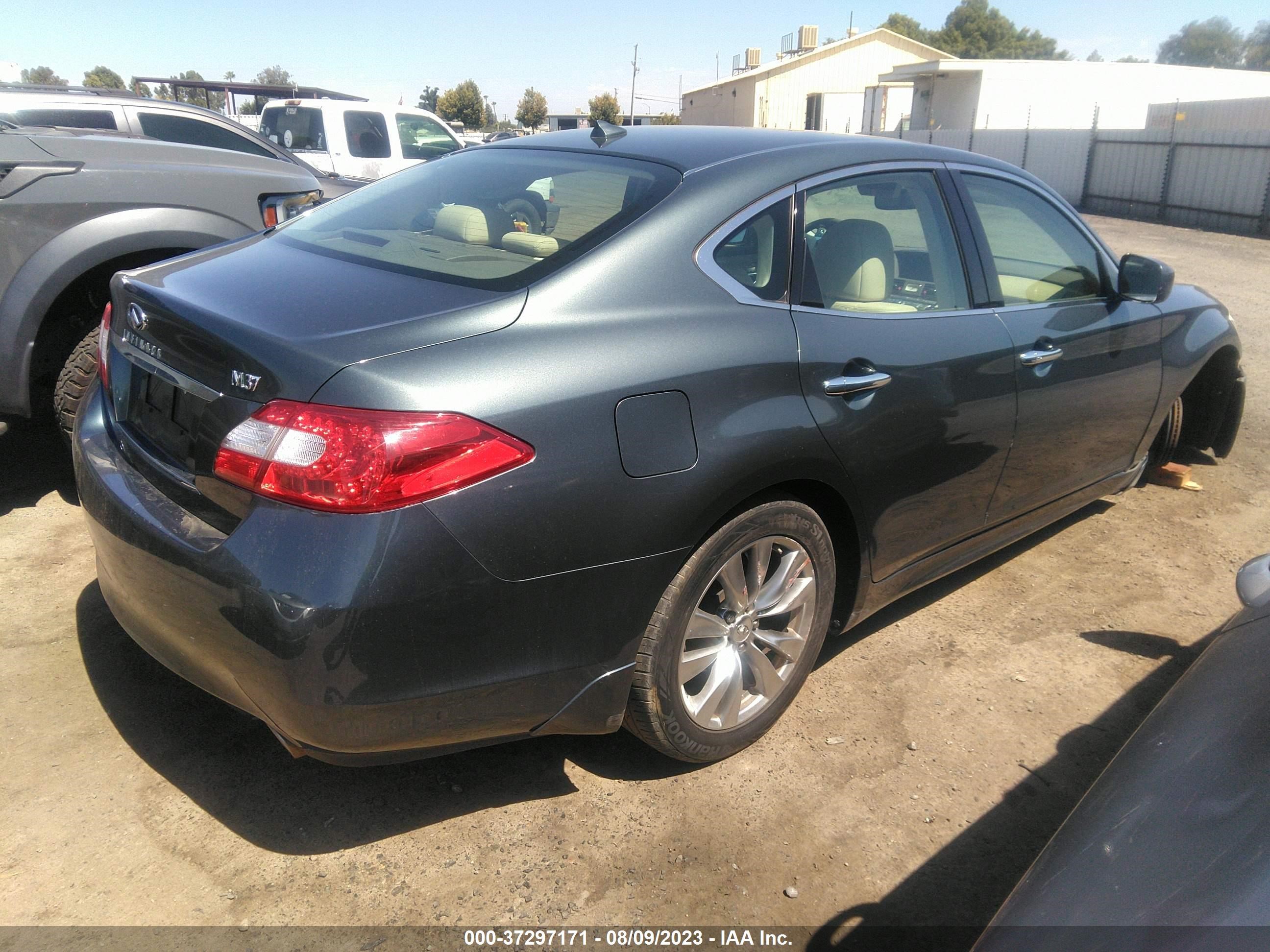 Photo 3 VIN: JN1BY1AP7CM330009 - INFINITI M 