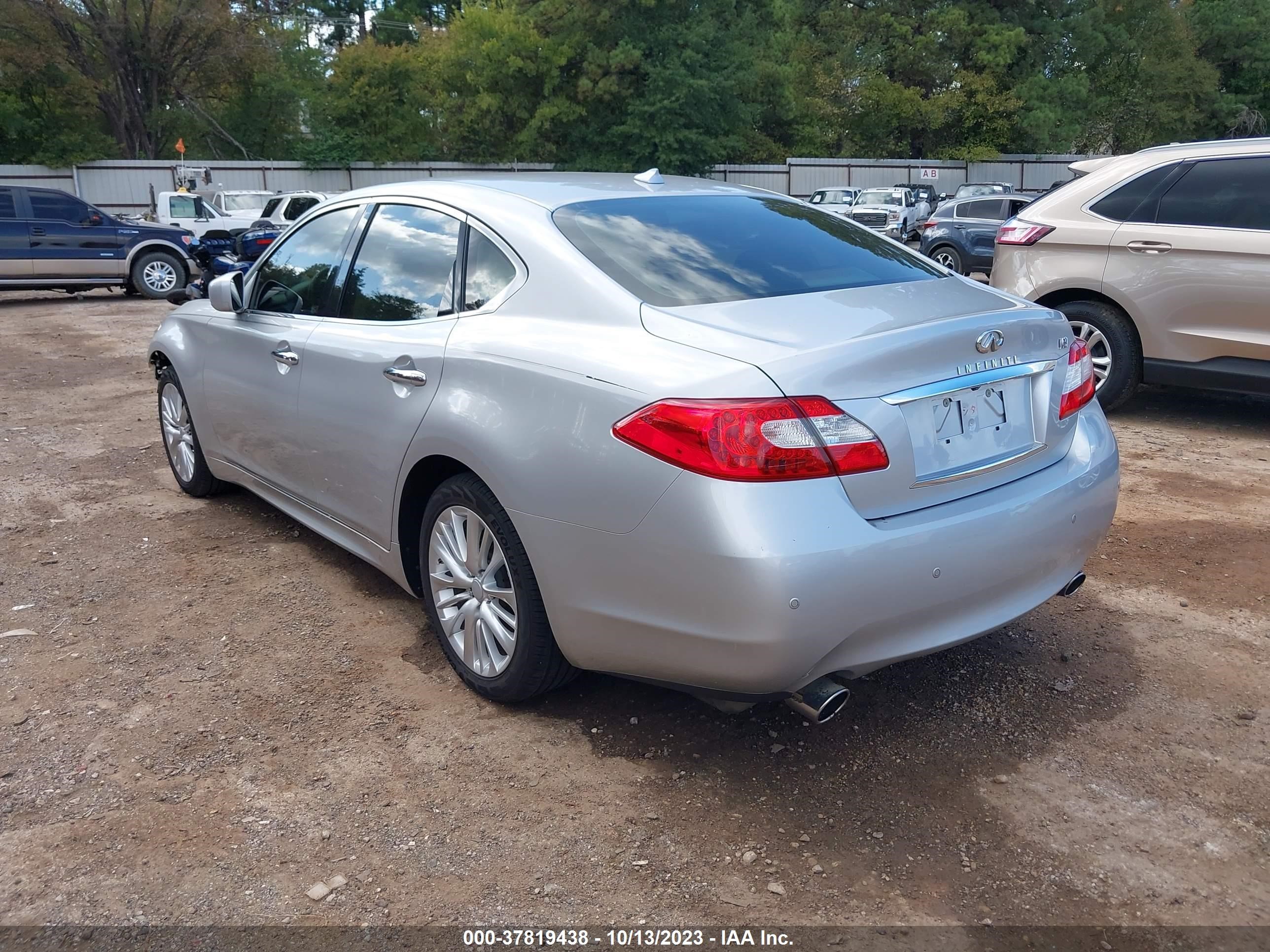 Photo 2 VIN: JN1BY1AP7DM511130 - INFINITI M 