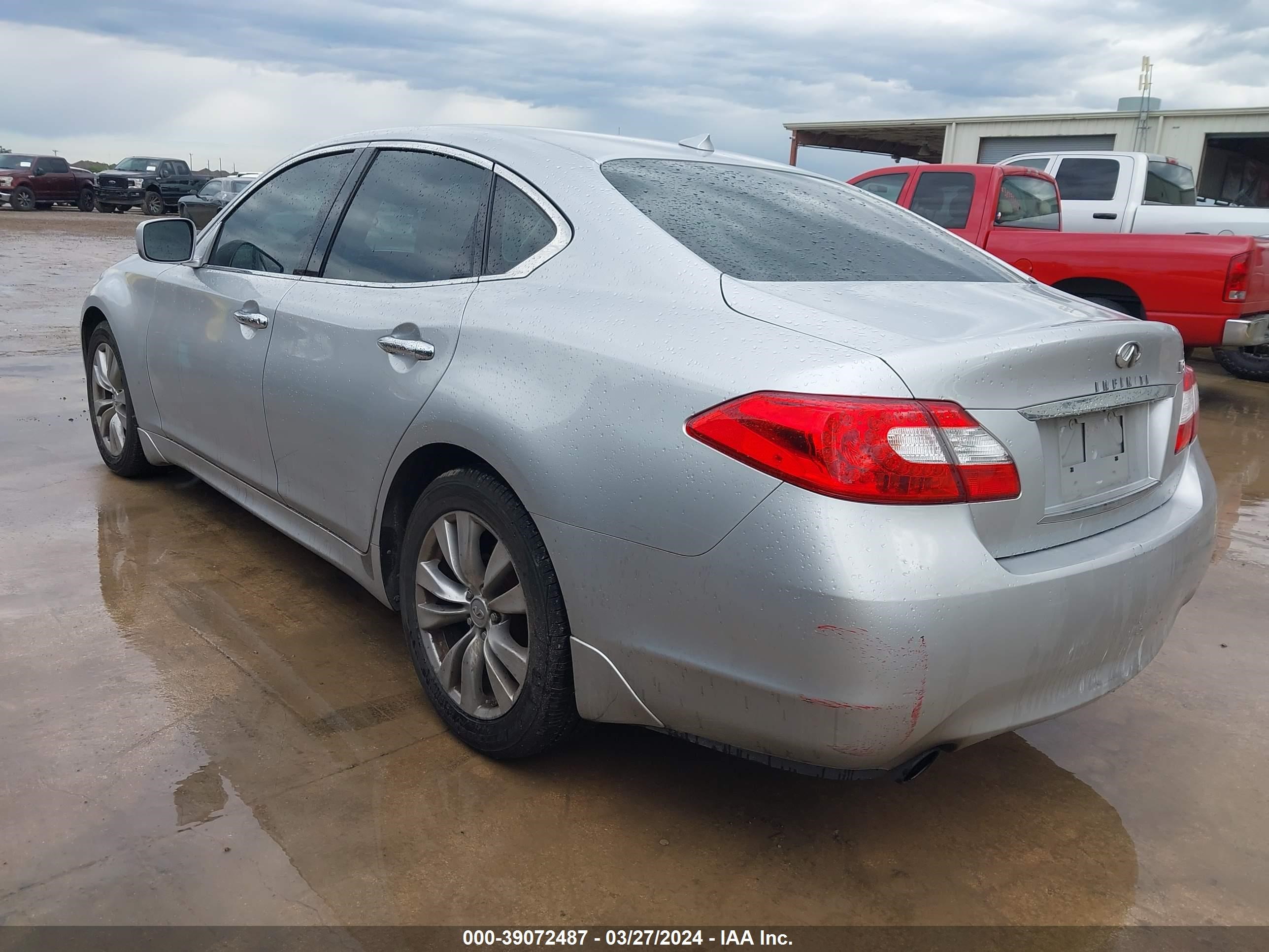 Photo 2 VIN: JN1BY1AP8CM331850 - INFINITI M 