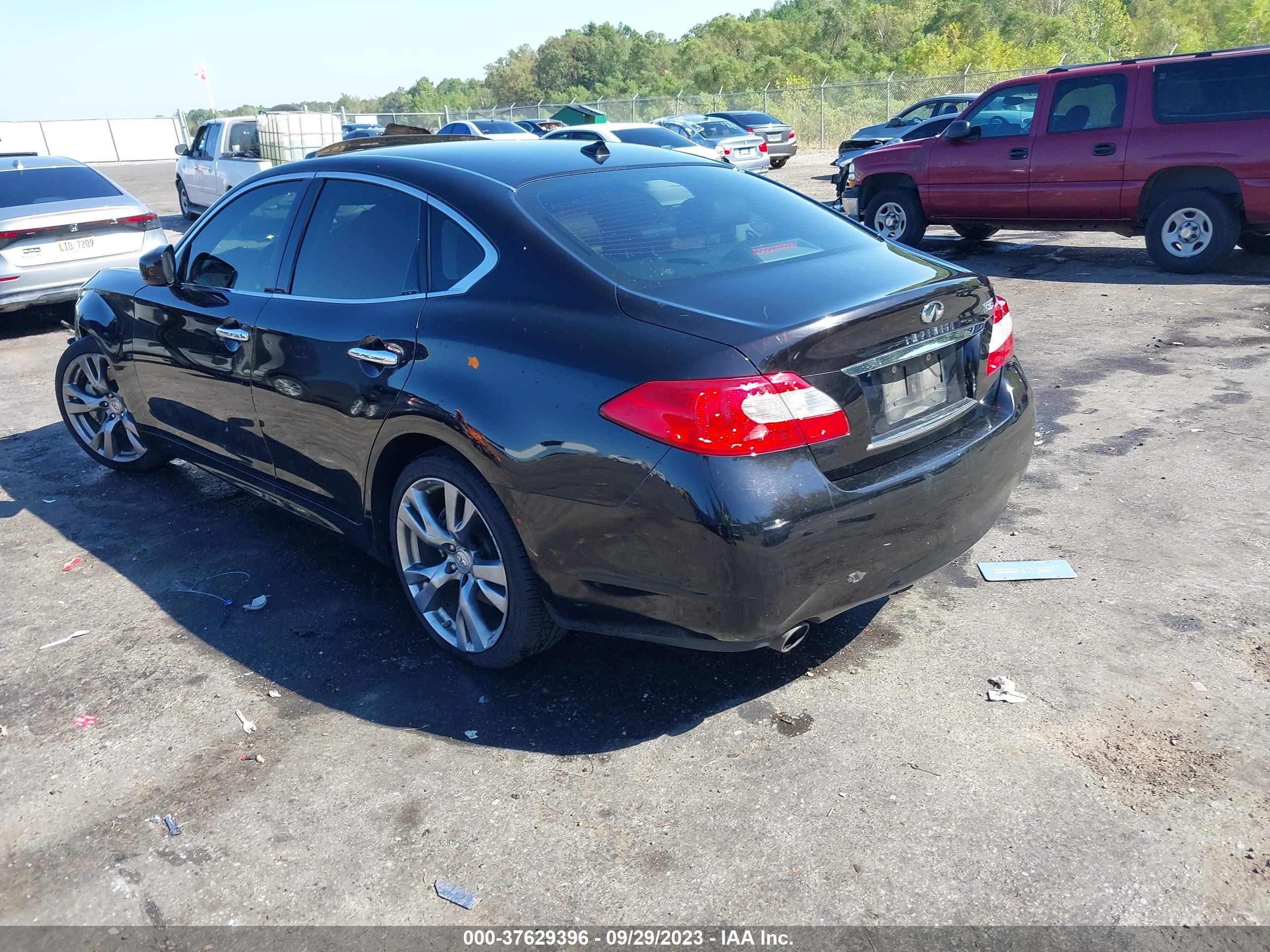 Photo 2 VIN: JN1BY1APXBM323473 - INFINITI M 