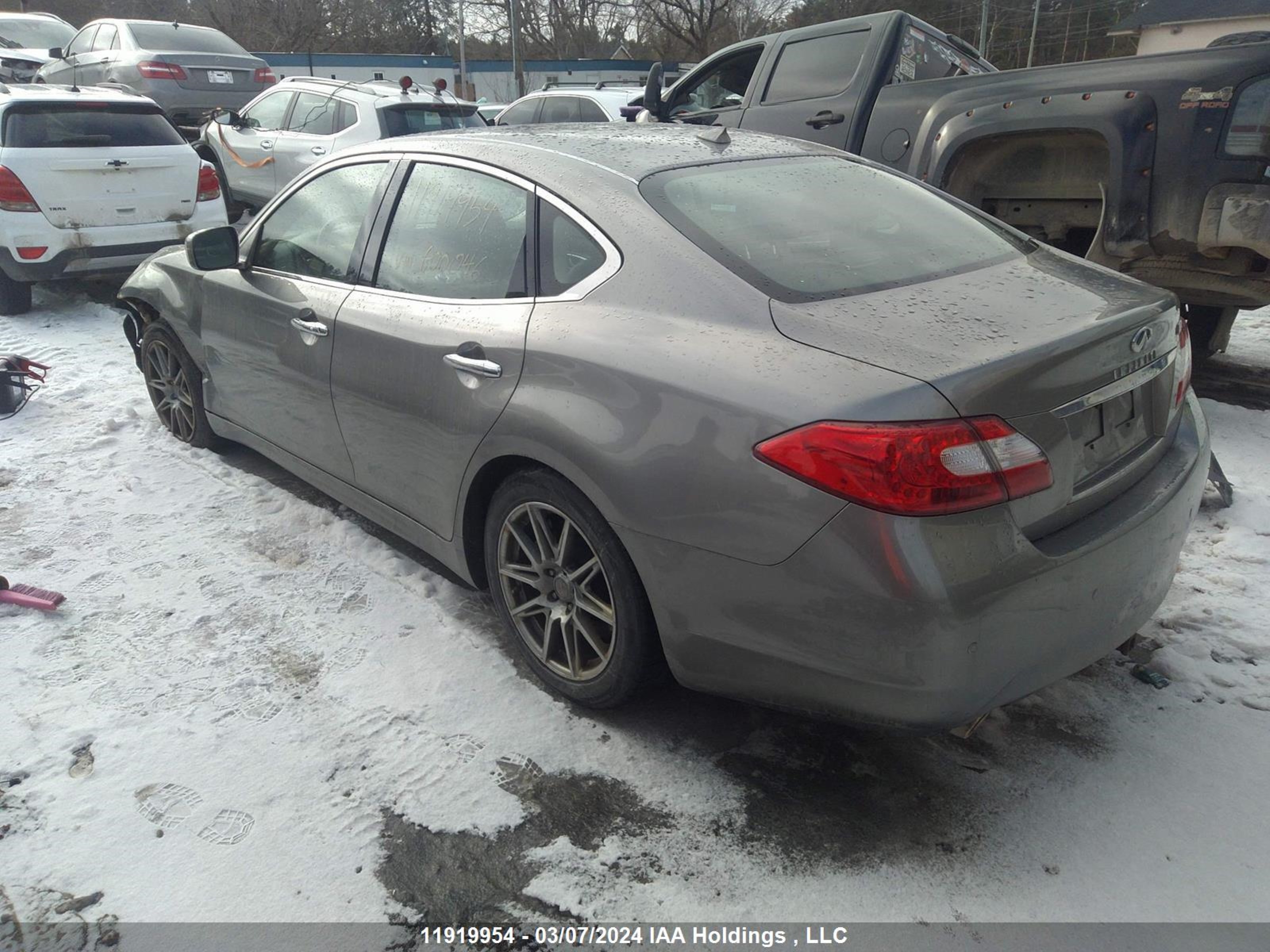 Photo 2 VIN: JN1BY1AR1DM600046 - INFINITI M 