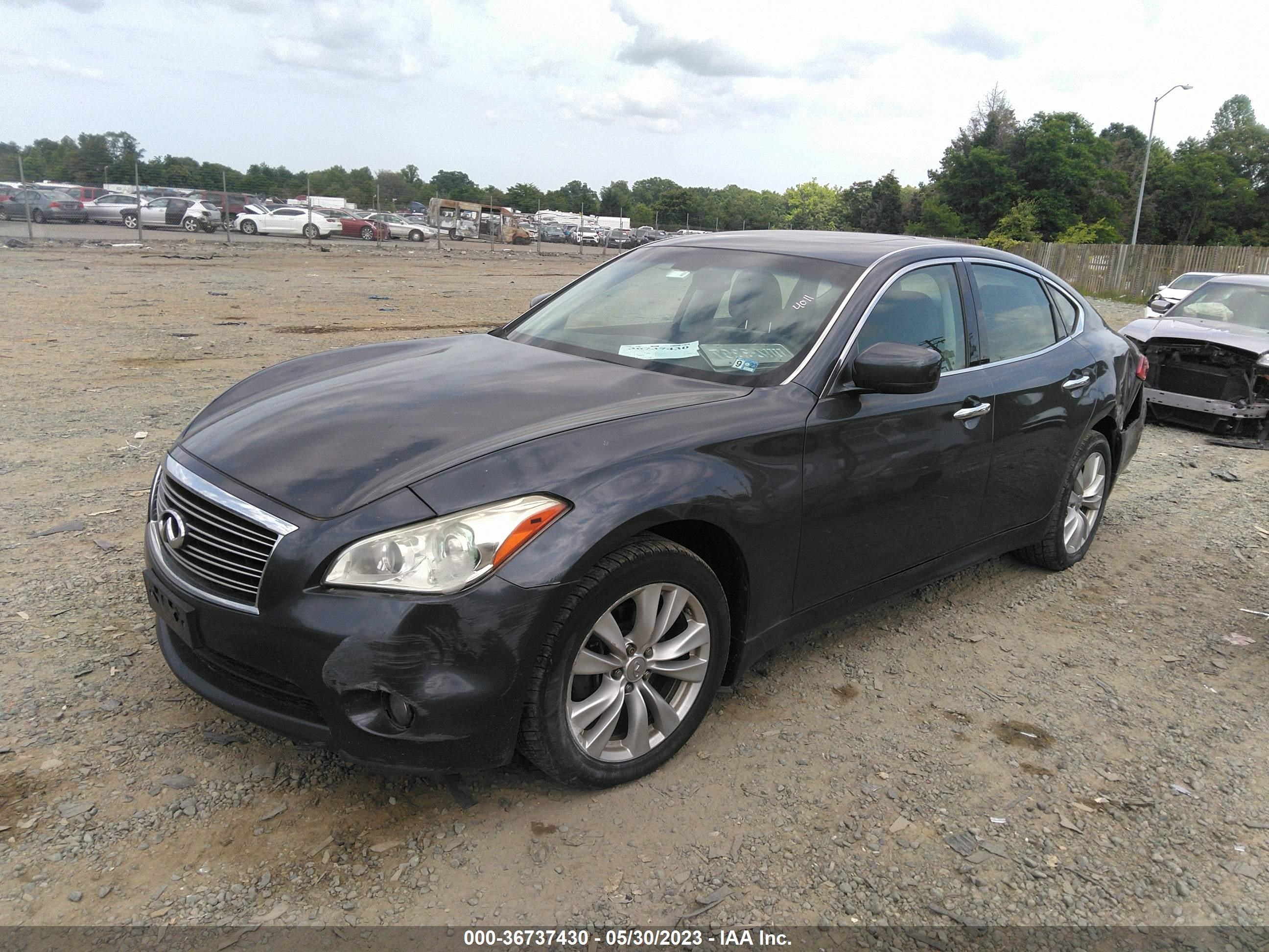 Photo 1 VIN: JN1BY1AR3BM370913 - INFINITI M 