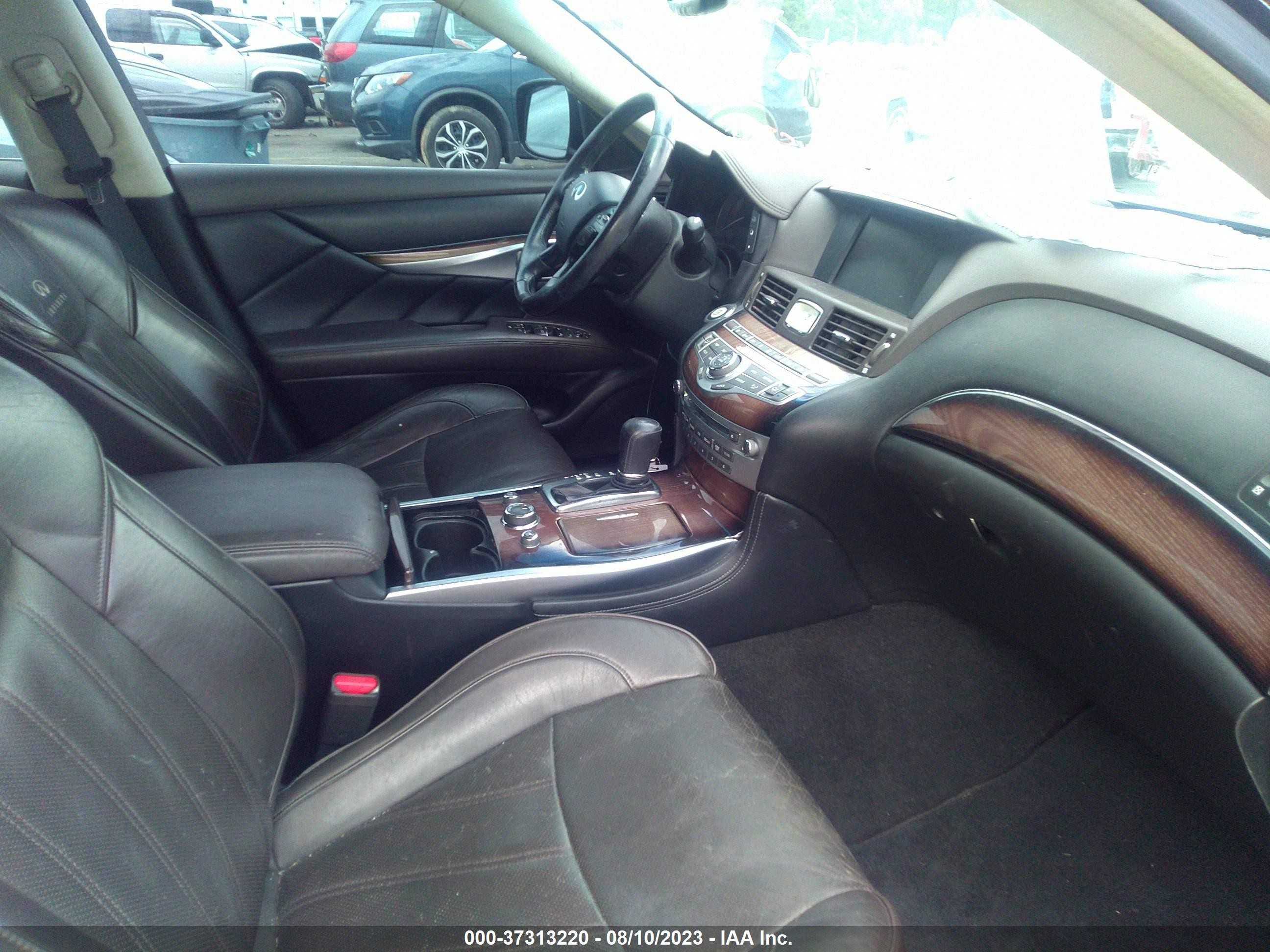 Photo 4 VIN: JN1BY1AR3BM375061 - INFINITI M 