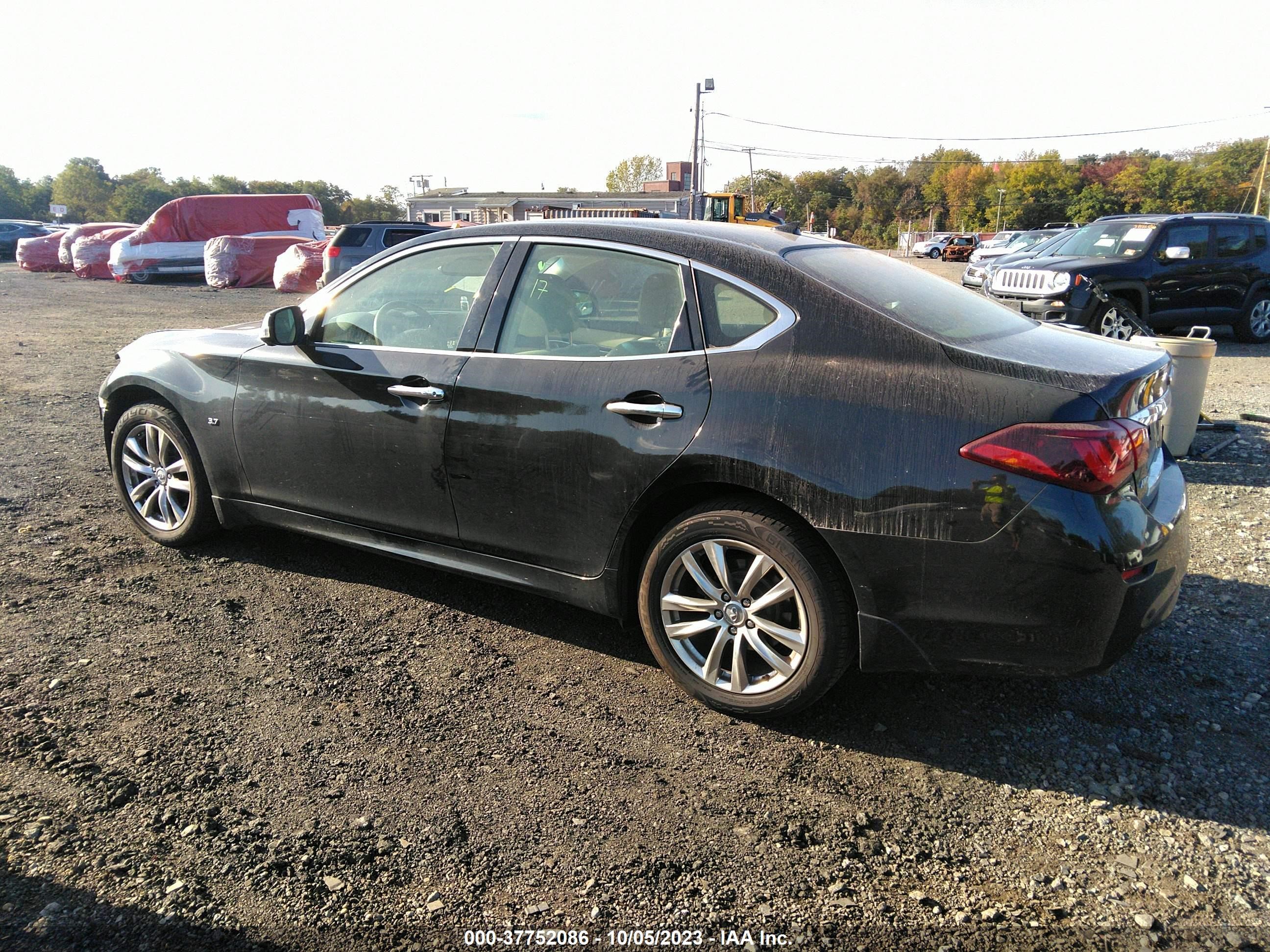 Photo 2 VIN: JN1BY1AR3FM562483 - INFINITI Q70 