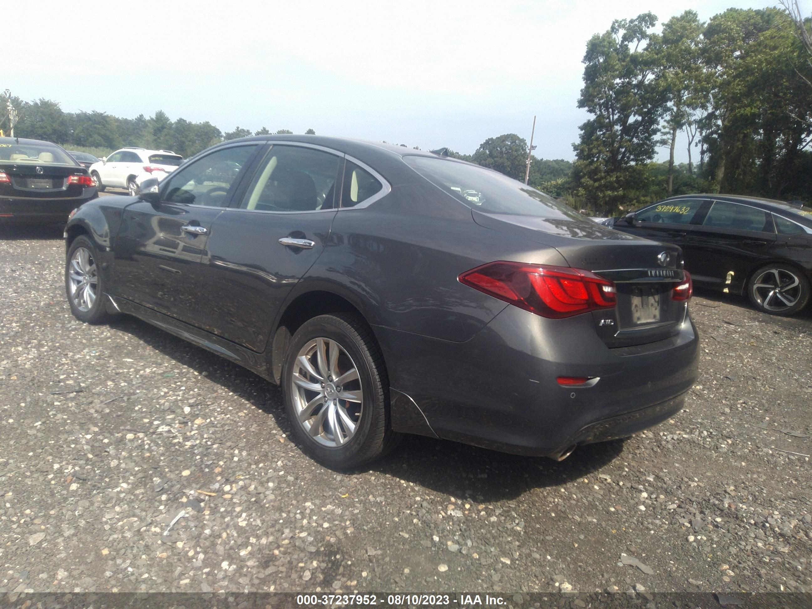 Photo 2 VIN: JN1BY1AR4FM561102 - INFINITI Q70 