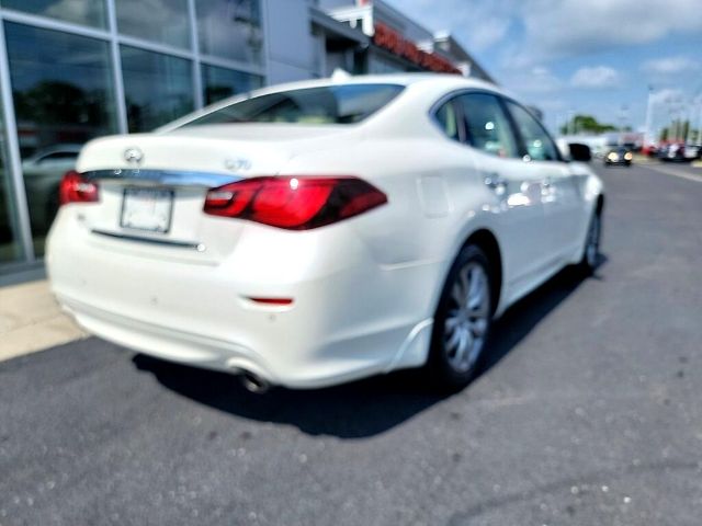 Photo 2 VIN: JN1BY1AR5KM585161 - INFINITI Q70 