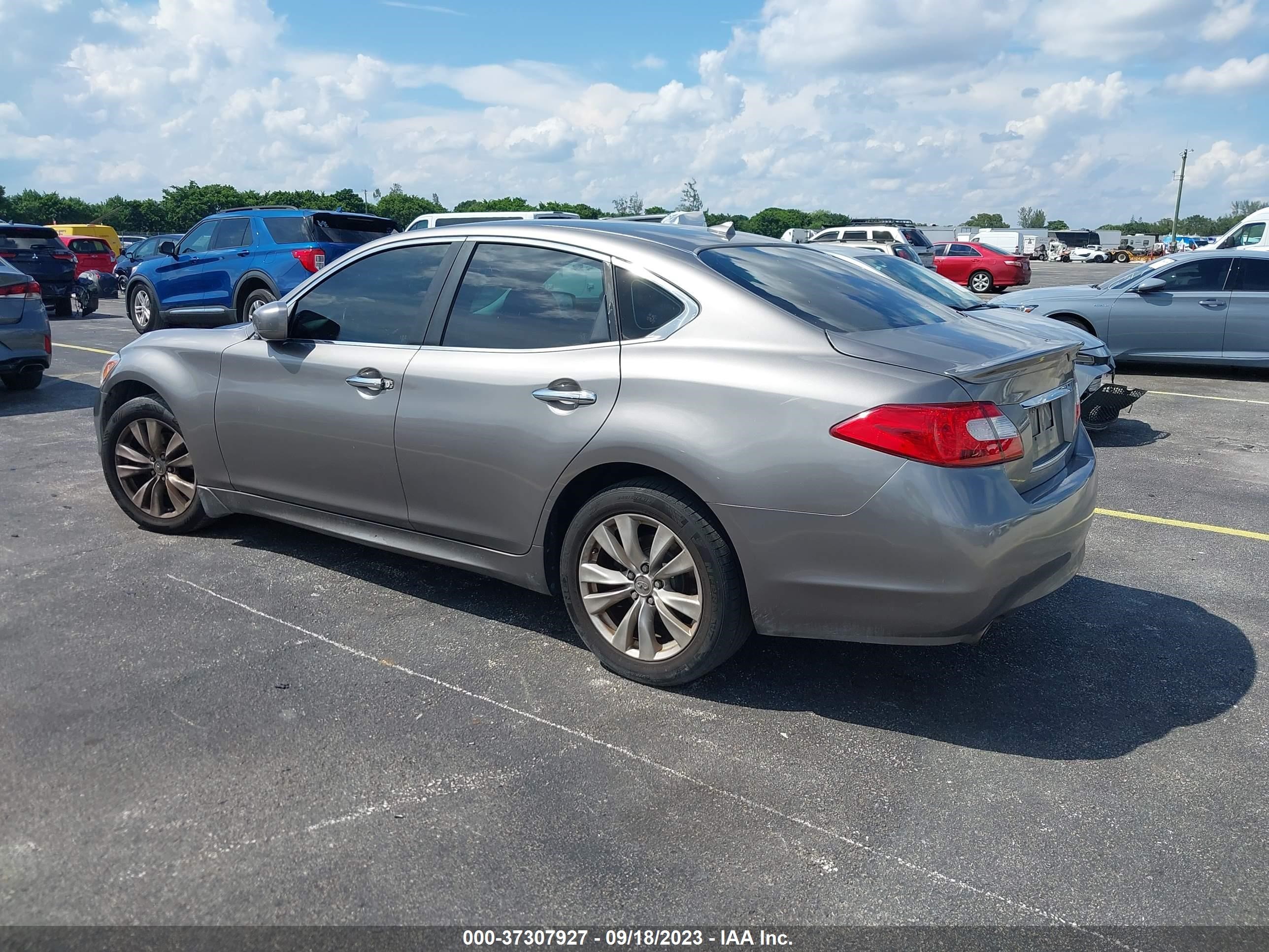 Photo 2 VIN: JN1BY1AR9BM372147 - INFINITI M 