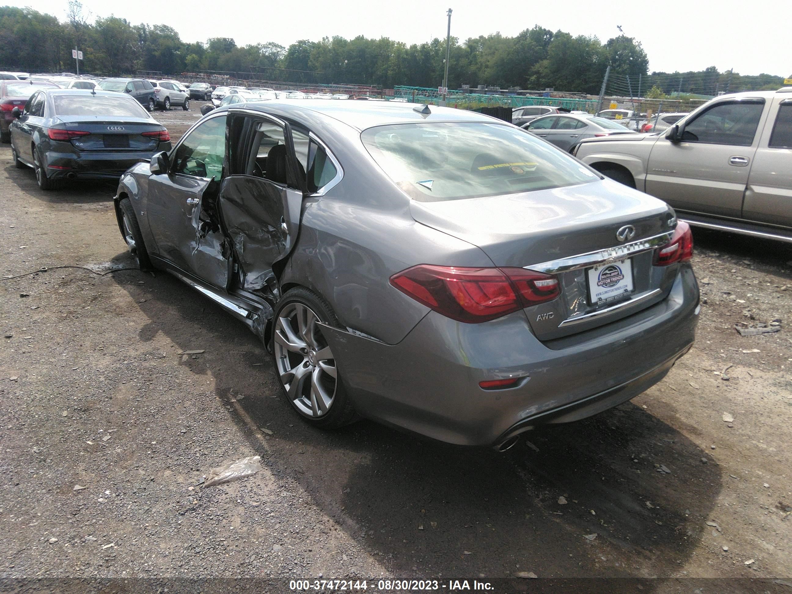 Photo 2 VIN: JN1BY1PRXFM831697 - INFINITI Q70 