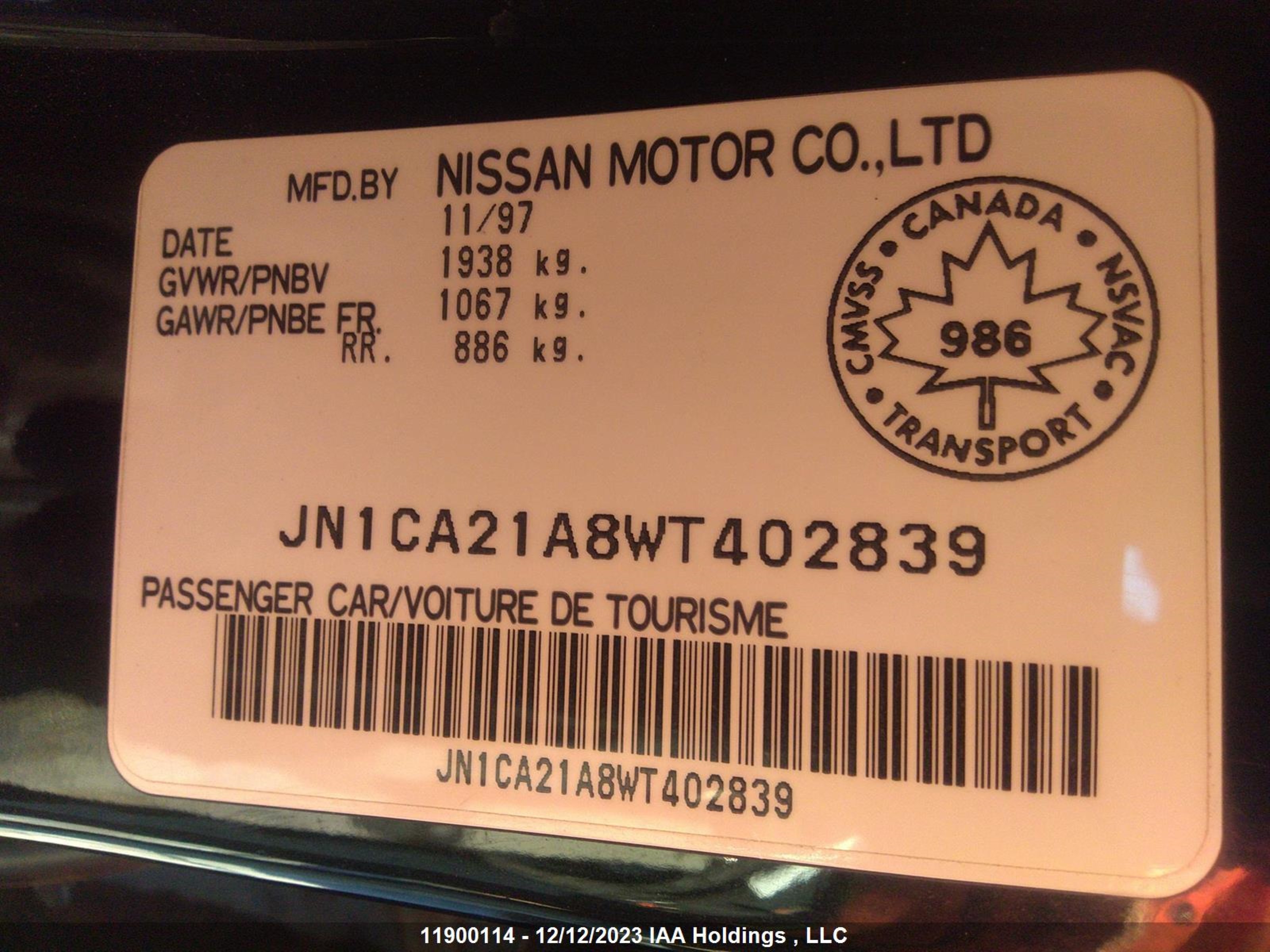 Photo 8 VIN: JN1CA21A8WT402839 - NISSAN MAXIMA 