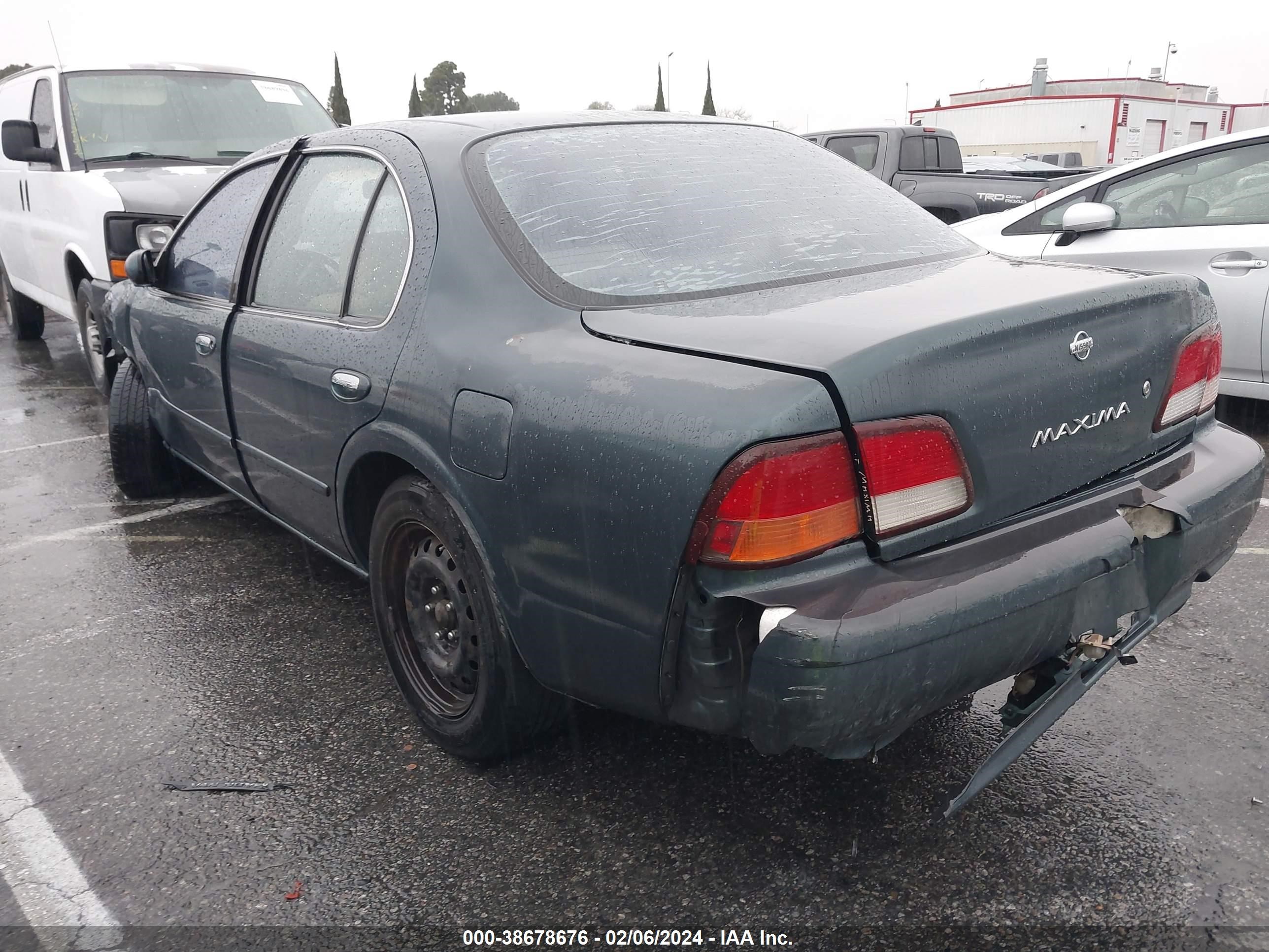 Photo 2 VIN: JN1CA21D0WT603080 - NISSAN MAXIMA 