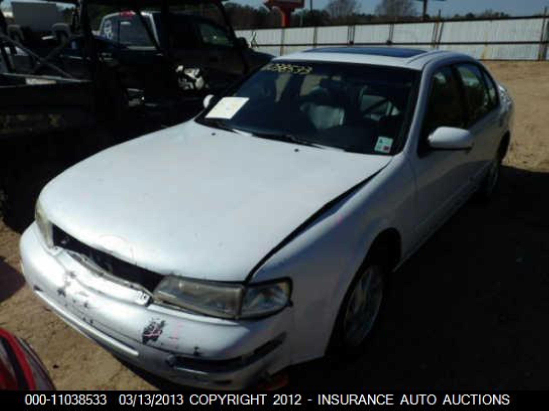 Photo 1 VIN: JN1CA21D1VT853801 - NISSAN MAXIMA 