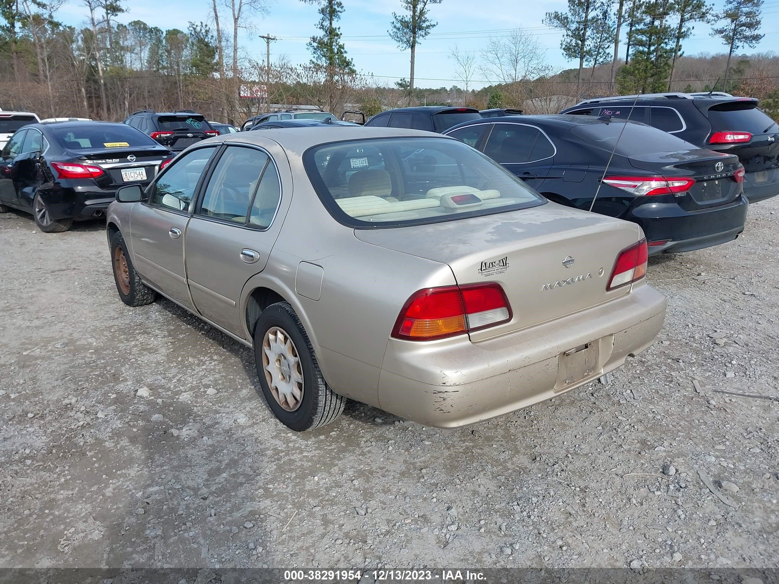 Photo 2 VIN: JN1CA21D1XM418399 - NISSAN MAXIMA 