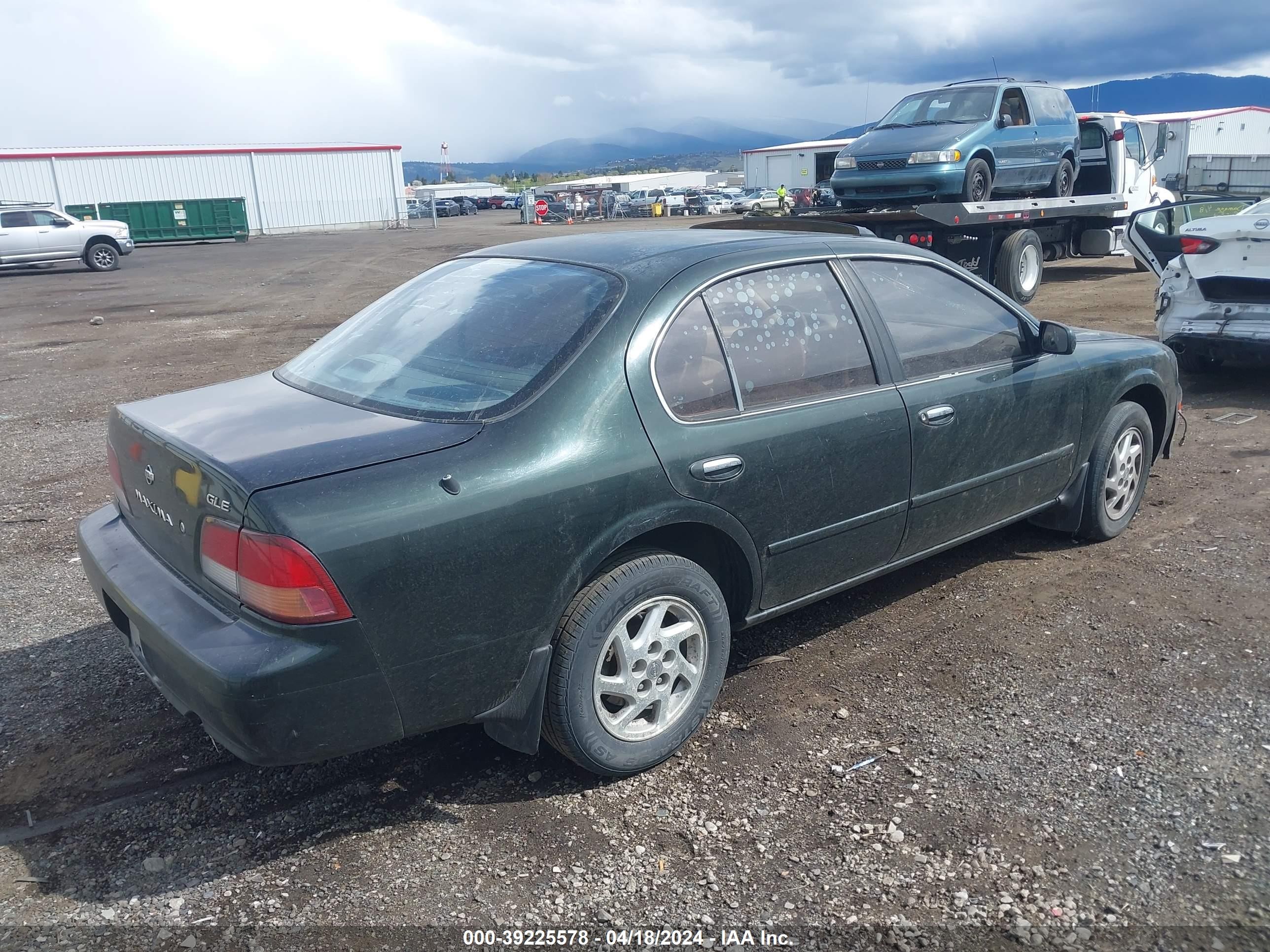 Photo 3 VIN: JN1CA21D3VT816362 - NISSAN MAXIMA 