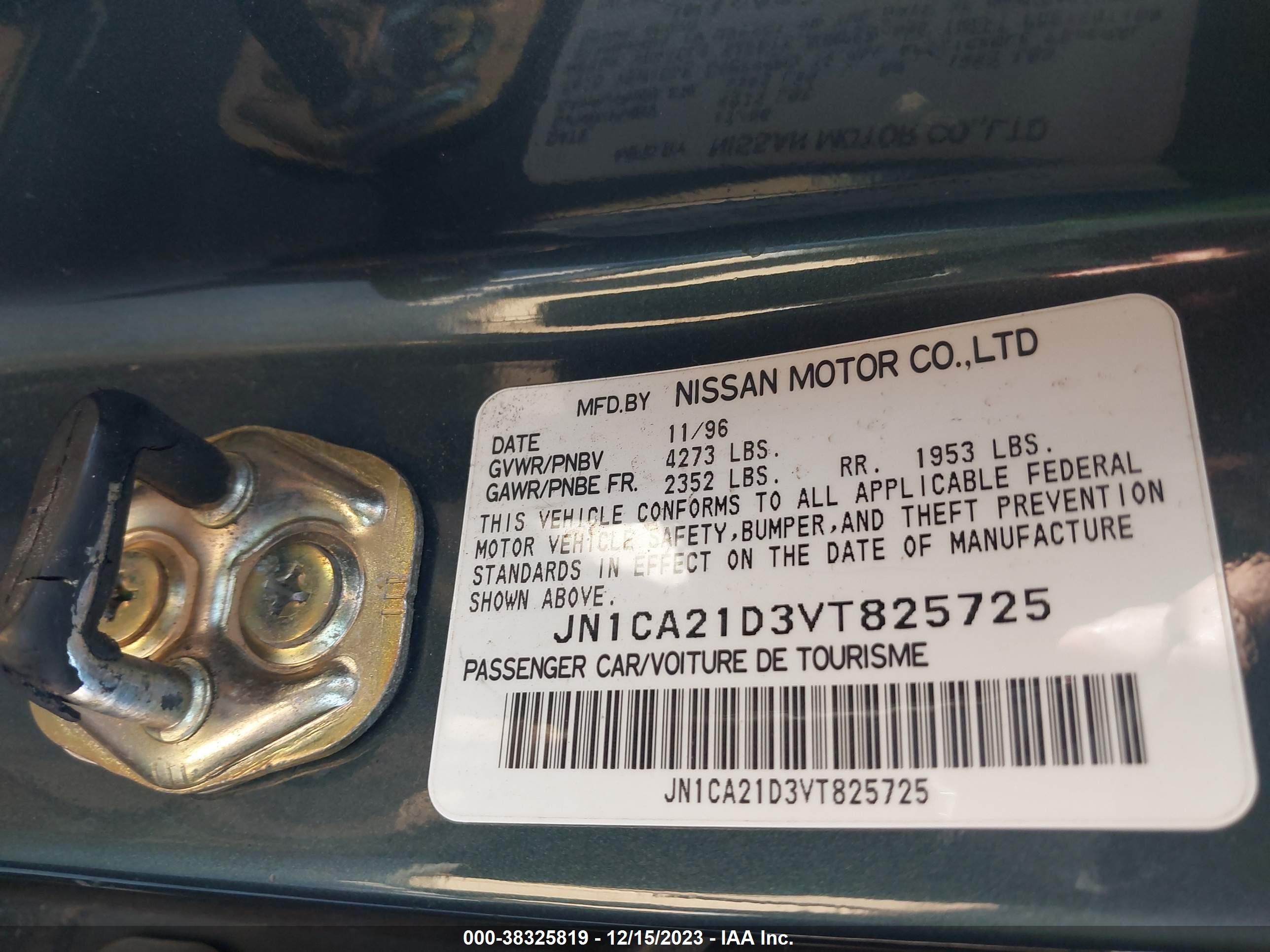 Photo 8 VIN: JN1CA21D3VT825725 - NISSAN MAXIMA 