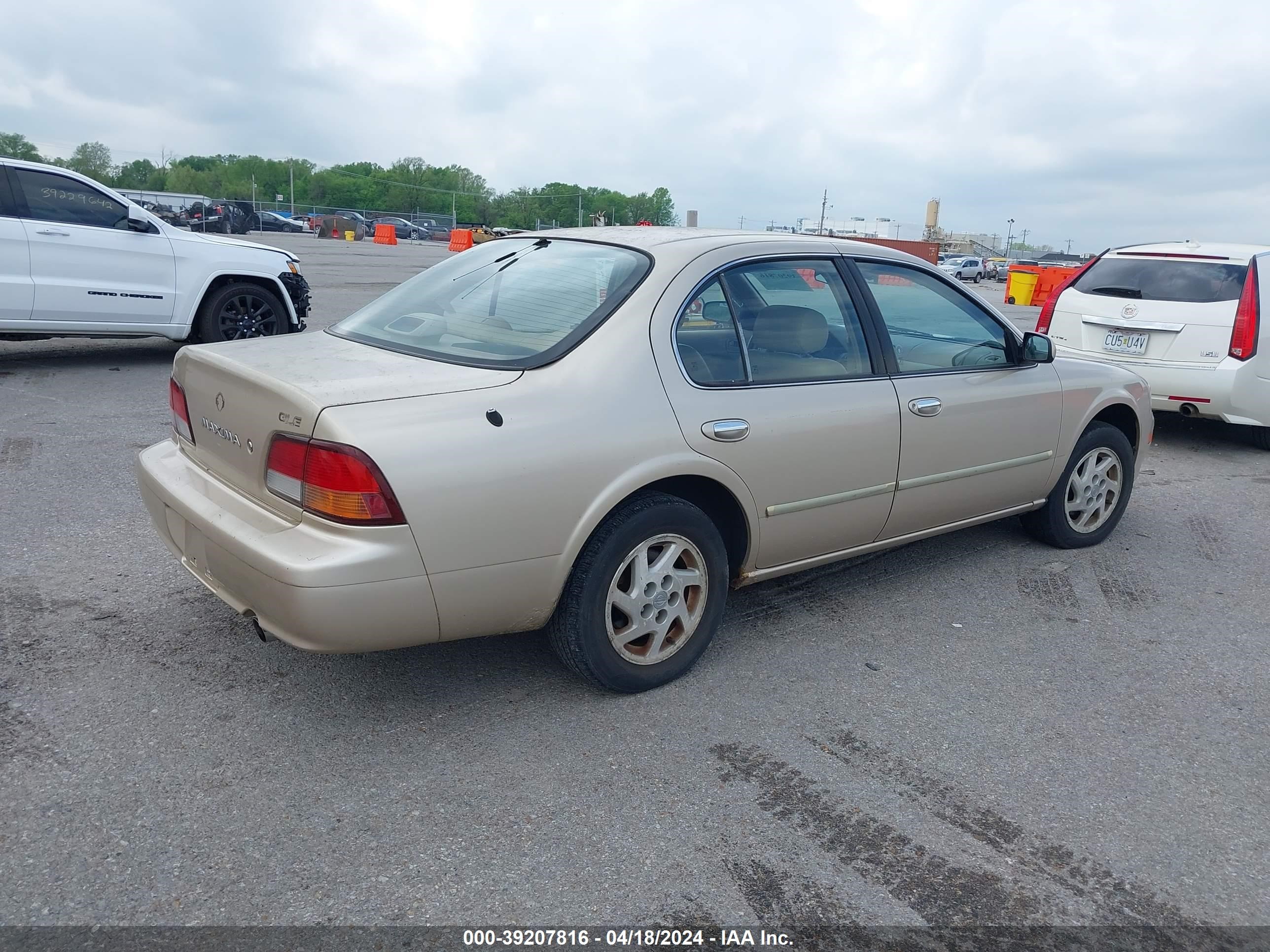 Photo 3 VIN: JN1CA21D3VT837177 - NISSAN MAXIMA 