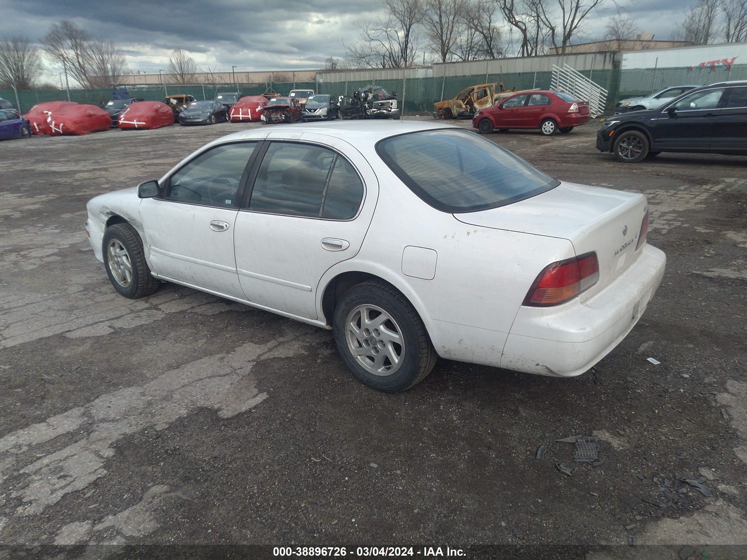 Photo 2 VIN: JN1CA21D3WT525913 - NISSAN MAXIMA 