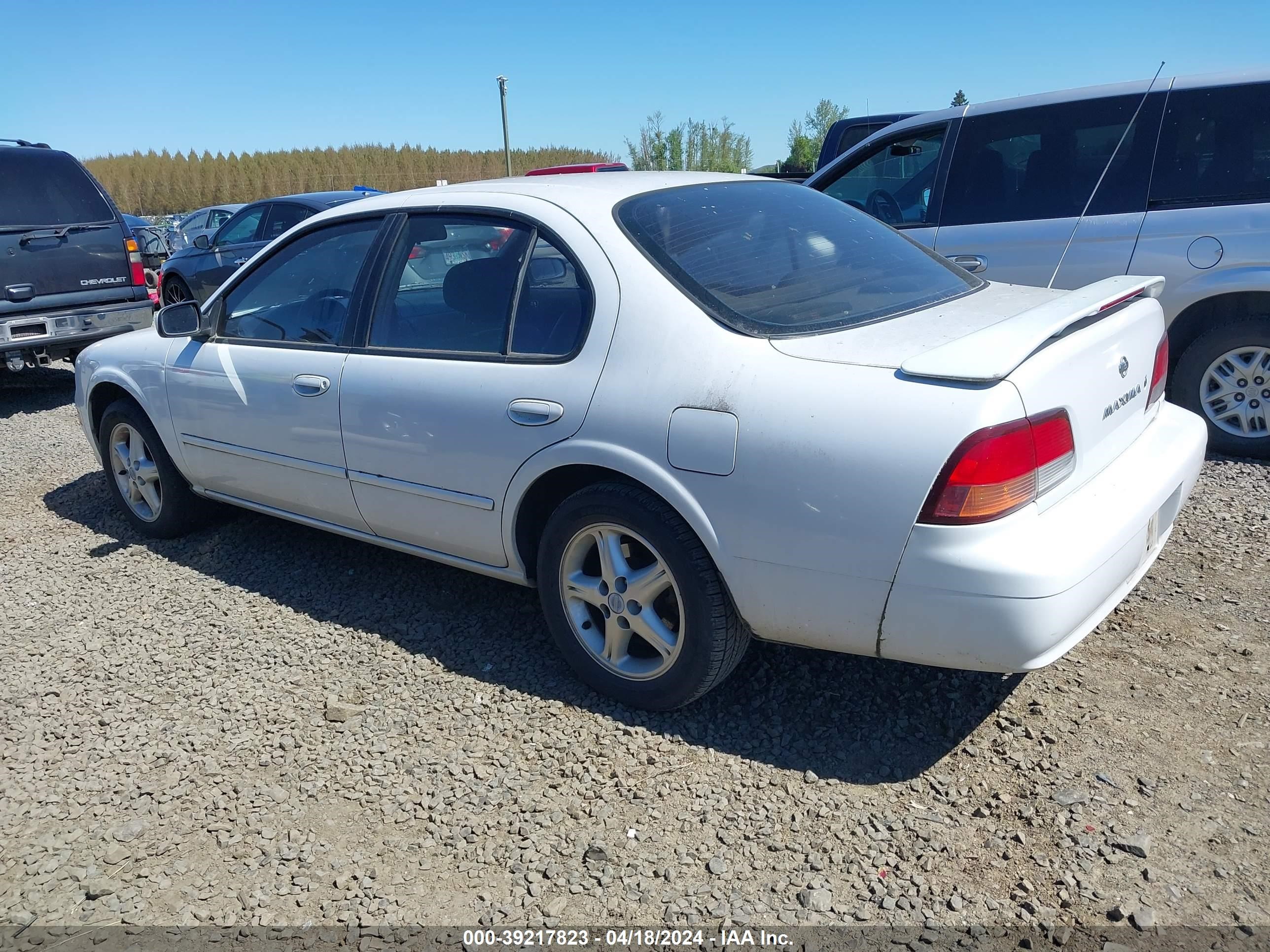 Photo 2 VIN: JN1CA21D4VT876201 - NISSAN MAXIMA 