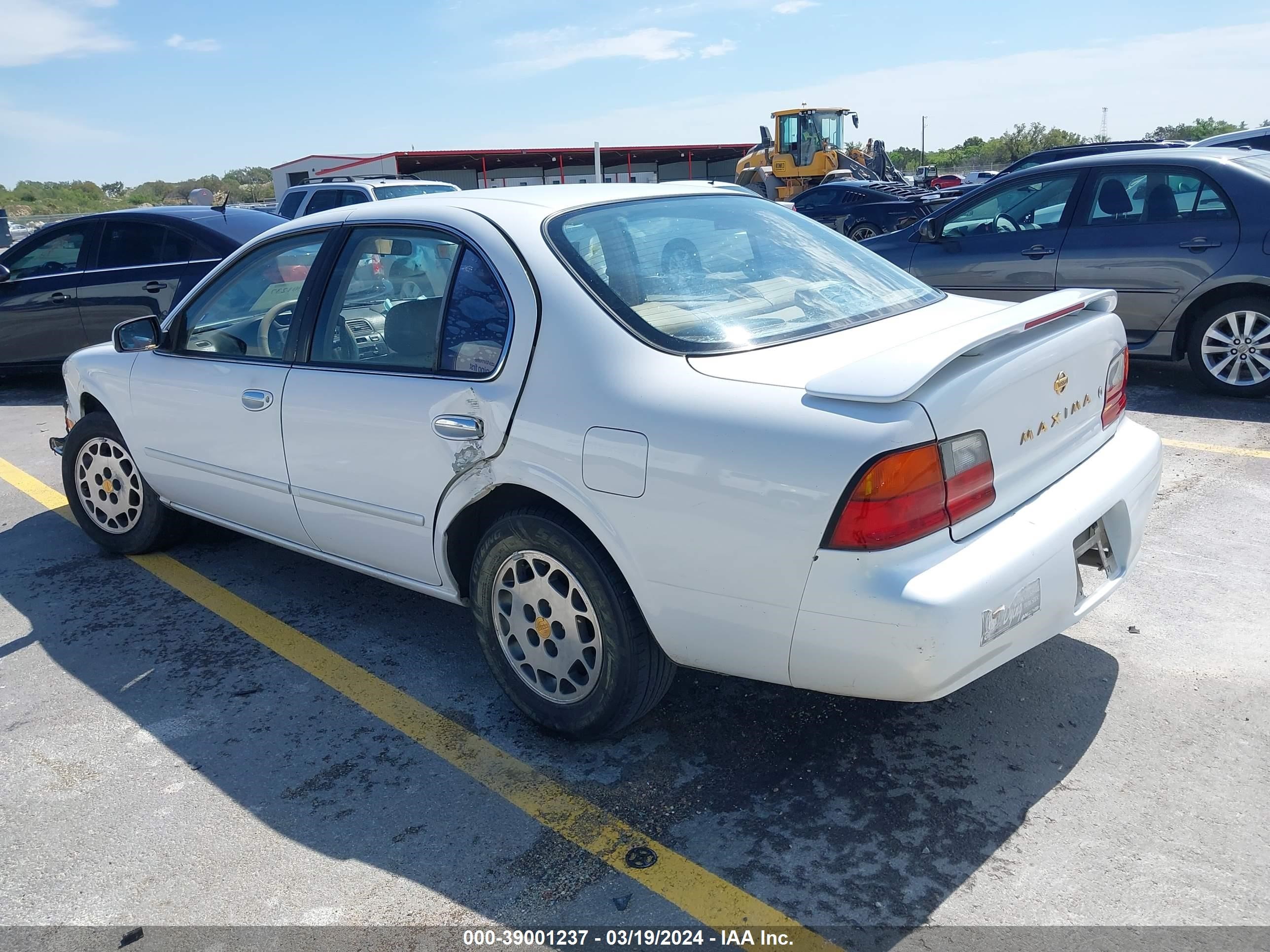 Photo 2 VIN: JN1CA21D5TT153843 - NISSAN MAXIMA 