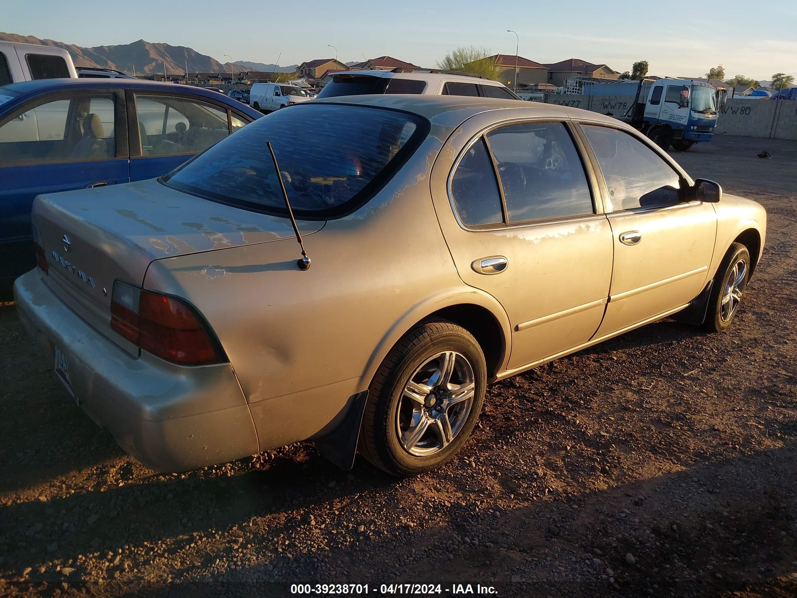 Photo 3 VIN: JN1CA21D8ST064203 - NISSAN MAXIMA 