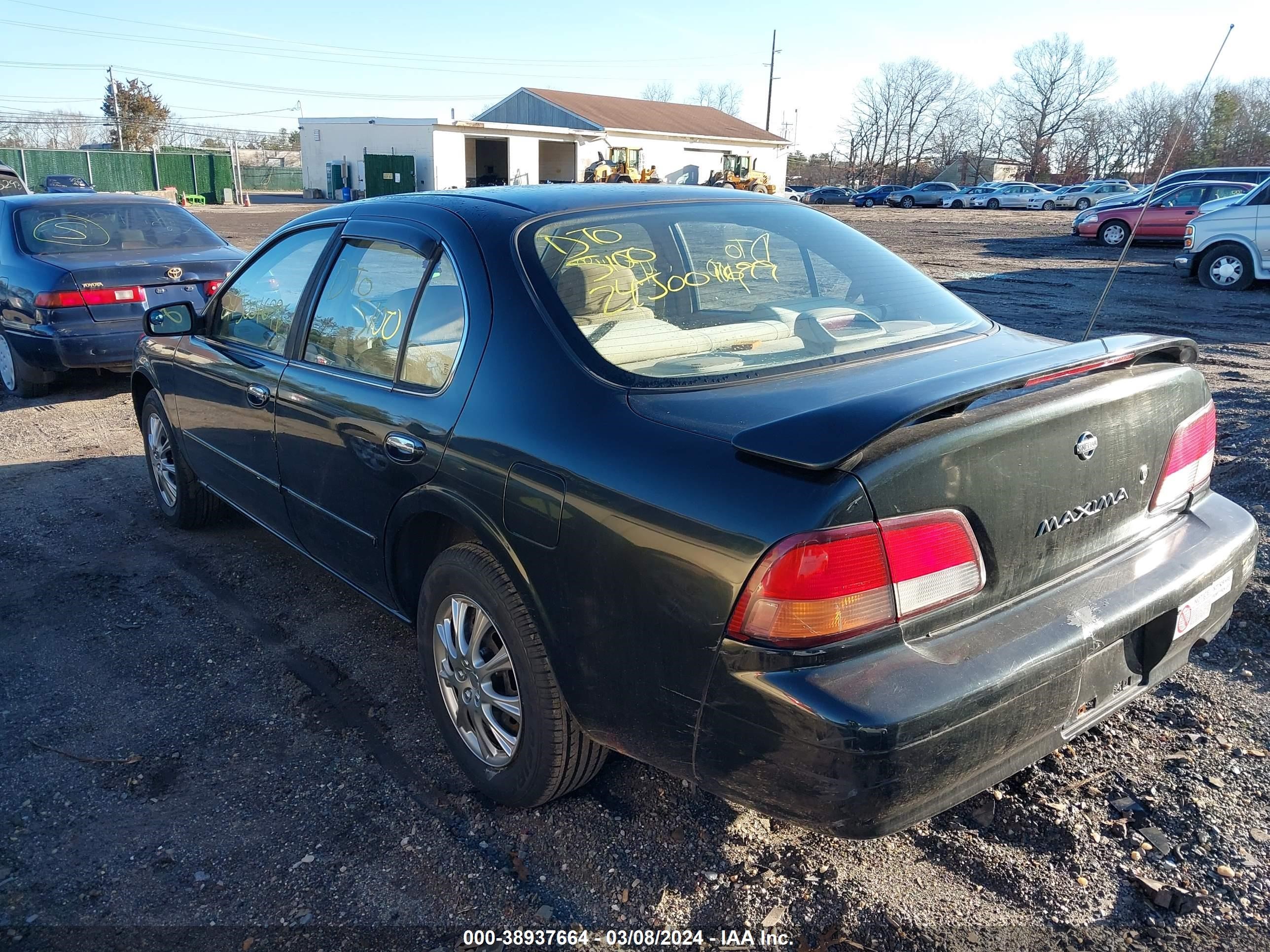 Photo 2 VIN: JN1CA21D8VM518707 - NISSAN MAXIMA 