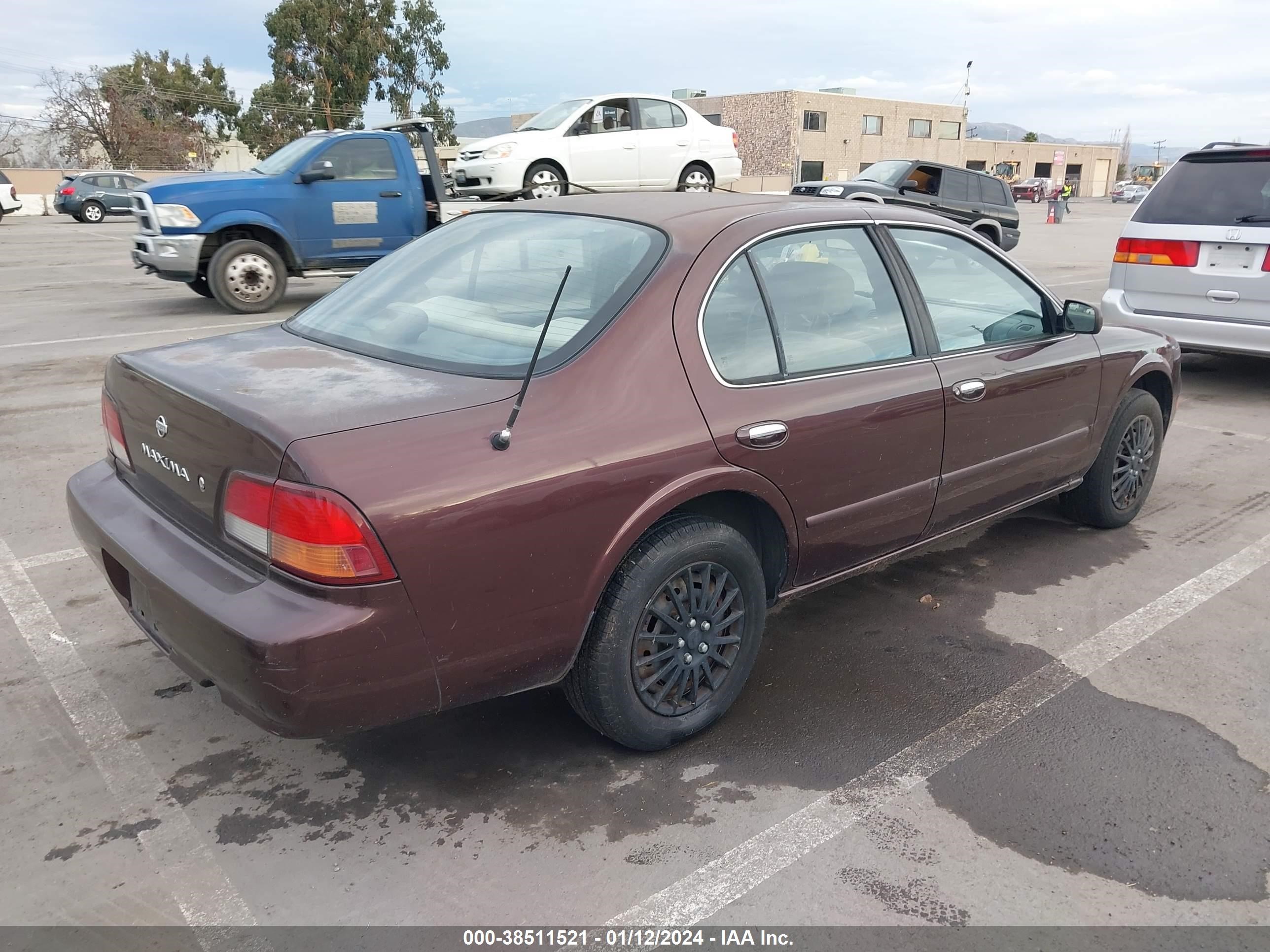 Photo 3 VIN: JN1CA21D8VT819600 - NISSAN MAXIMA 