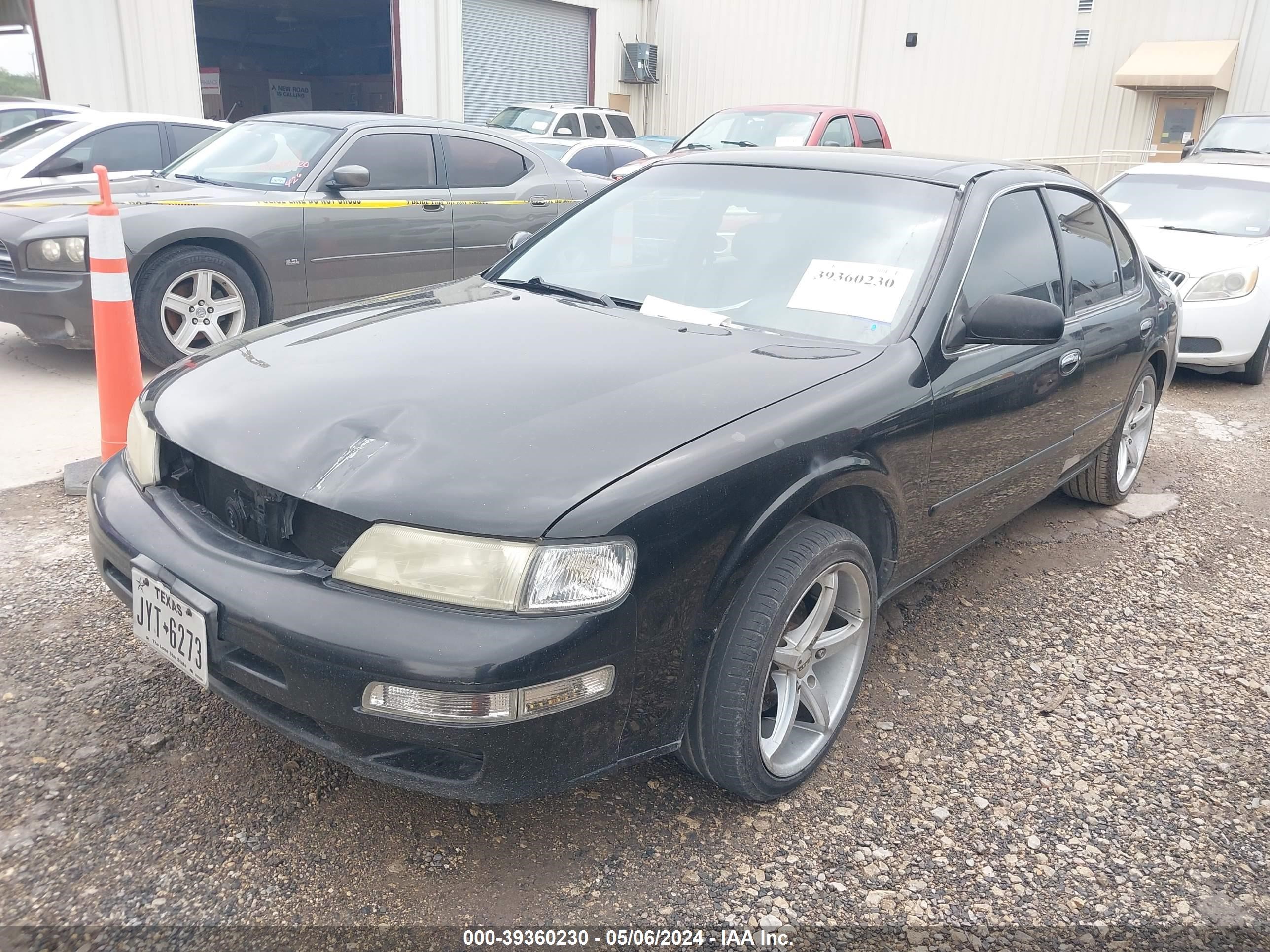 Photo 1 VIN: JN1CA21D8WM917392 - NISSAN MAXIMA 