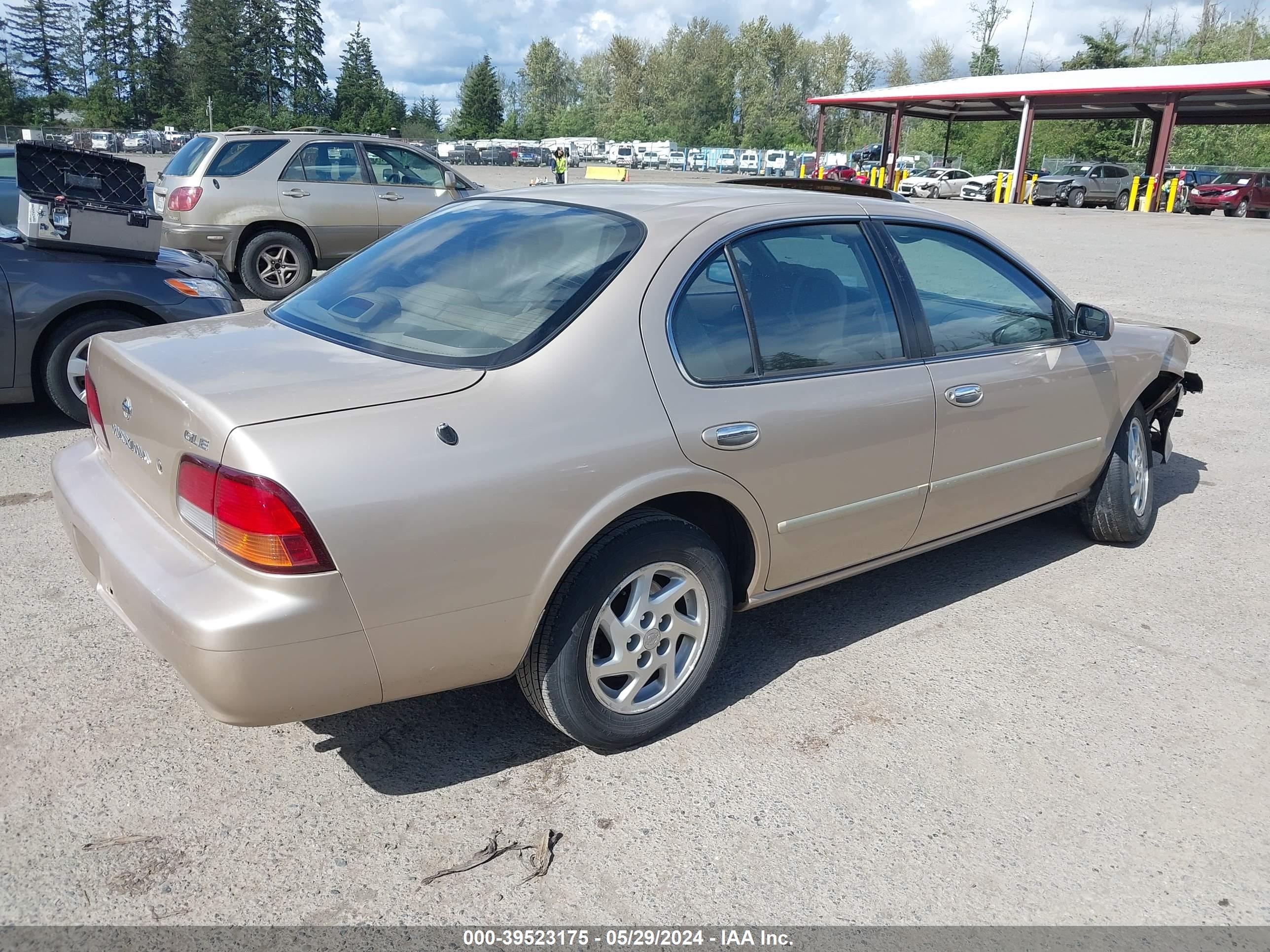 Photo 3 VIN: JN1CA21D9WT514267 - NISSAN MAXIMA 