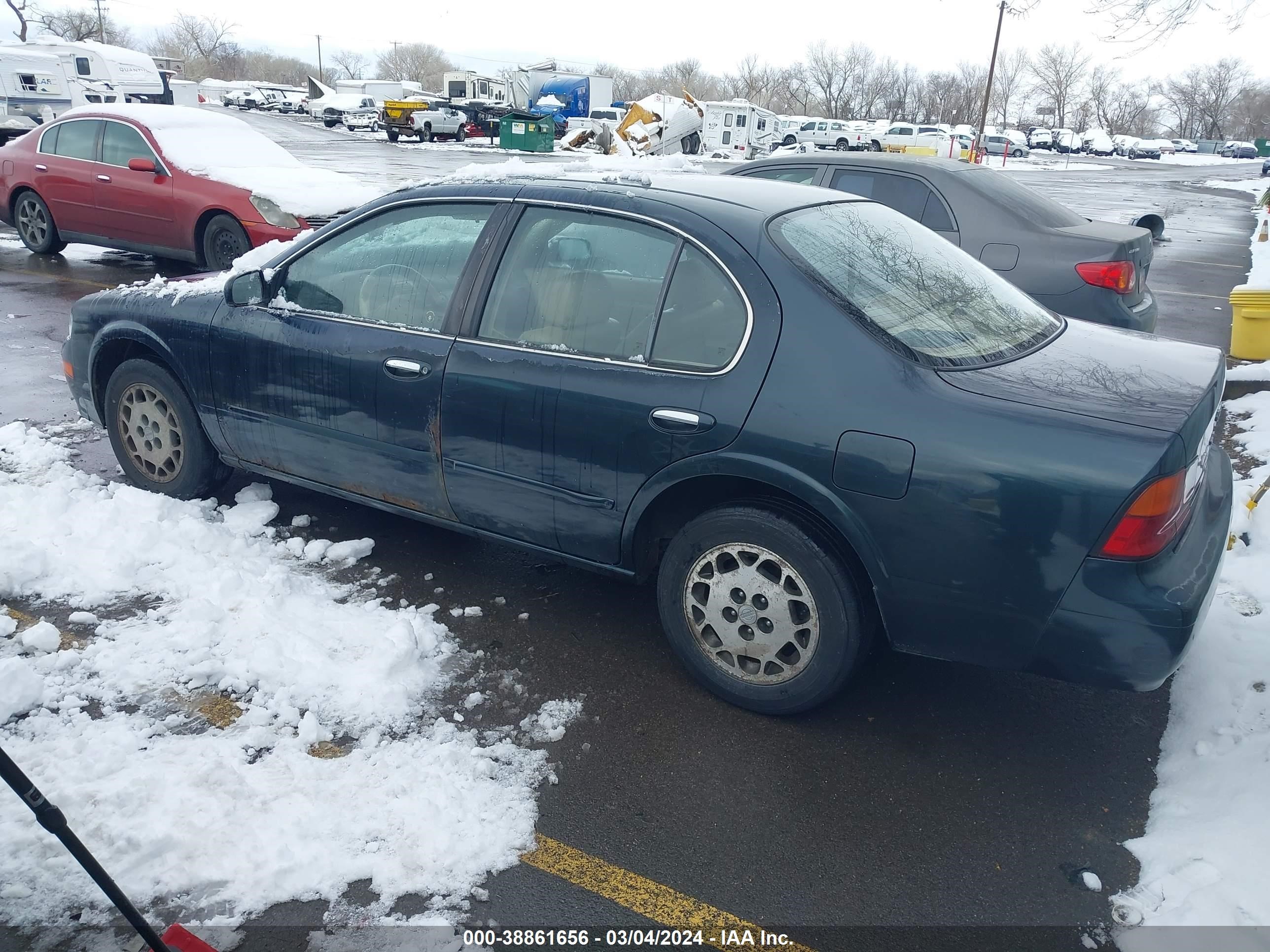 Photo 2 VIN: JN1CA21DXST623217 - NISSAN MAXIMA 