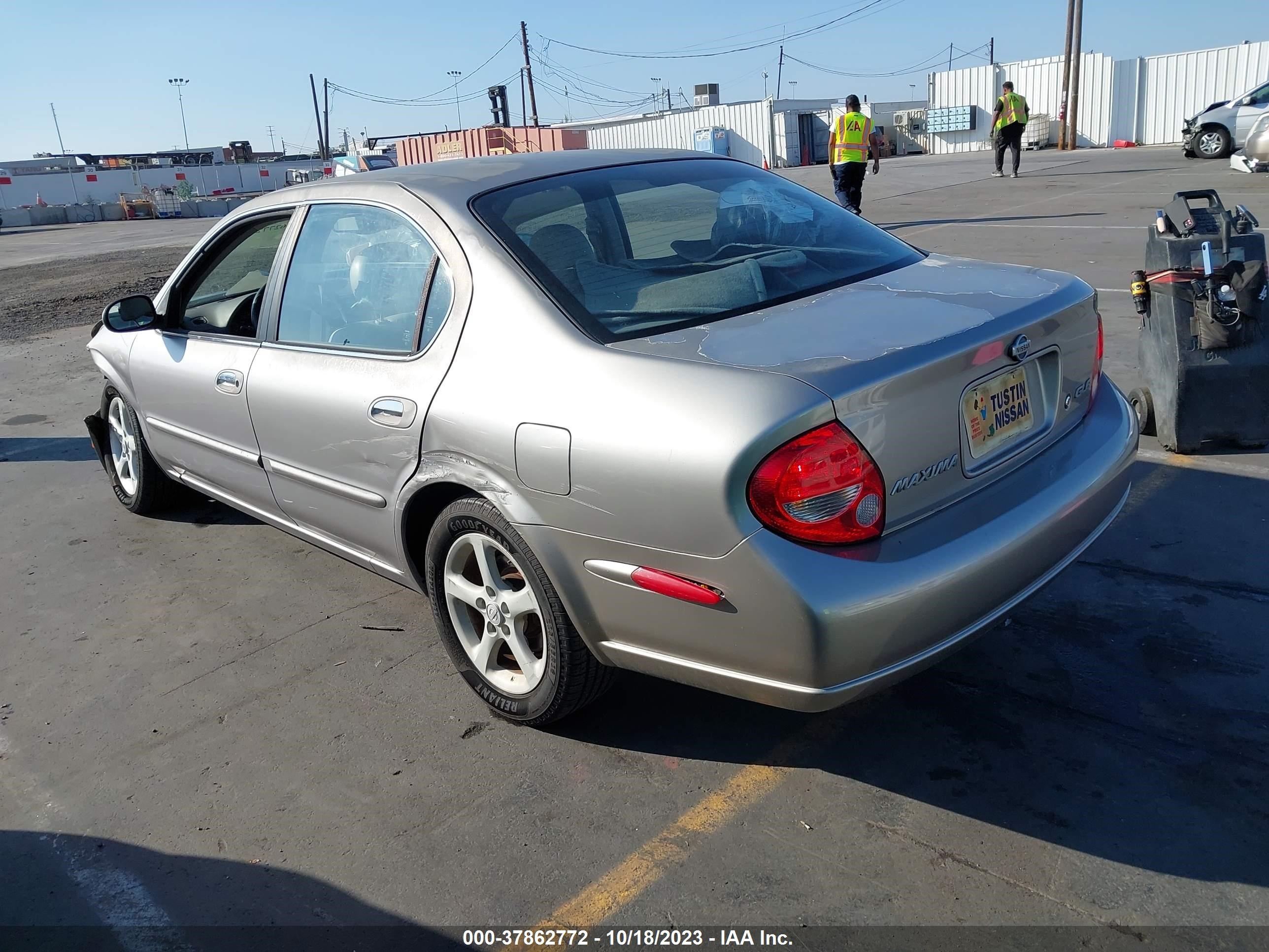 Photo 2 VIN: JN1CA31A71T307039 - NISSAN MAXIMA 