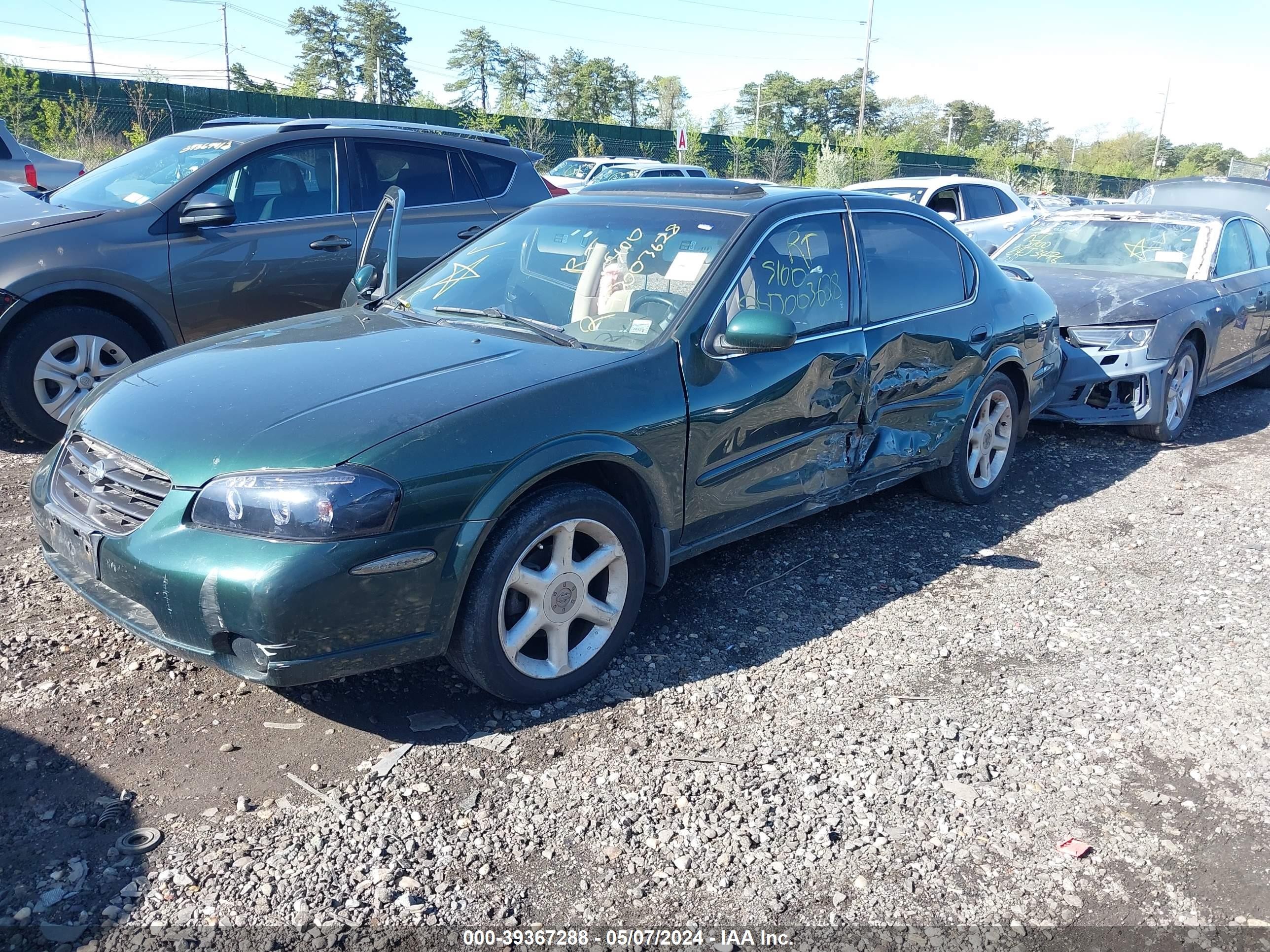 Photo 1 VIN: JN1CA31AXYT015329 - NISSAN MAXIMA 